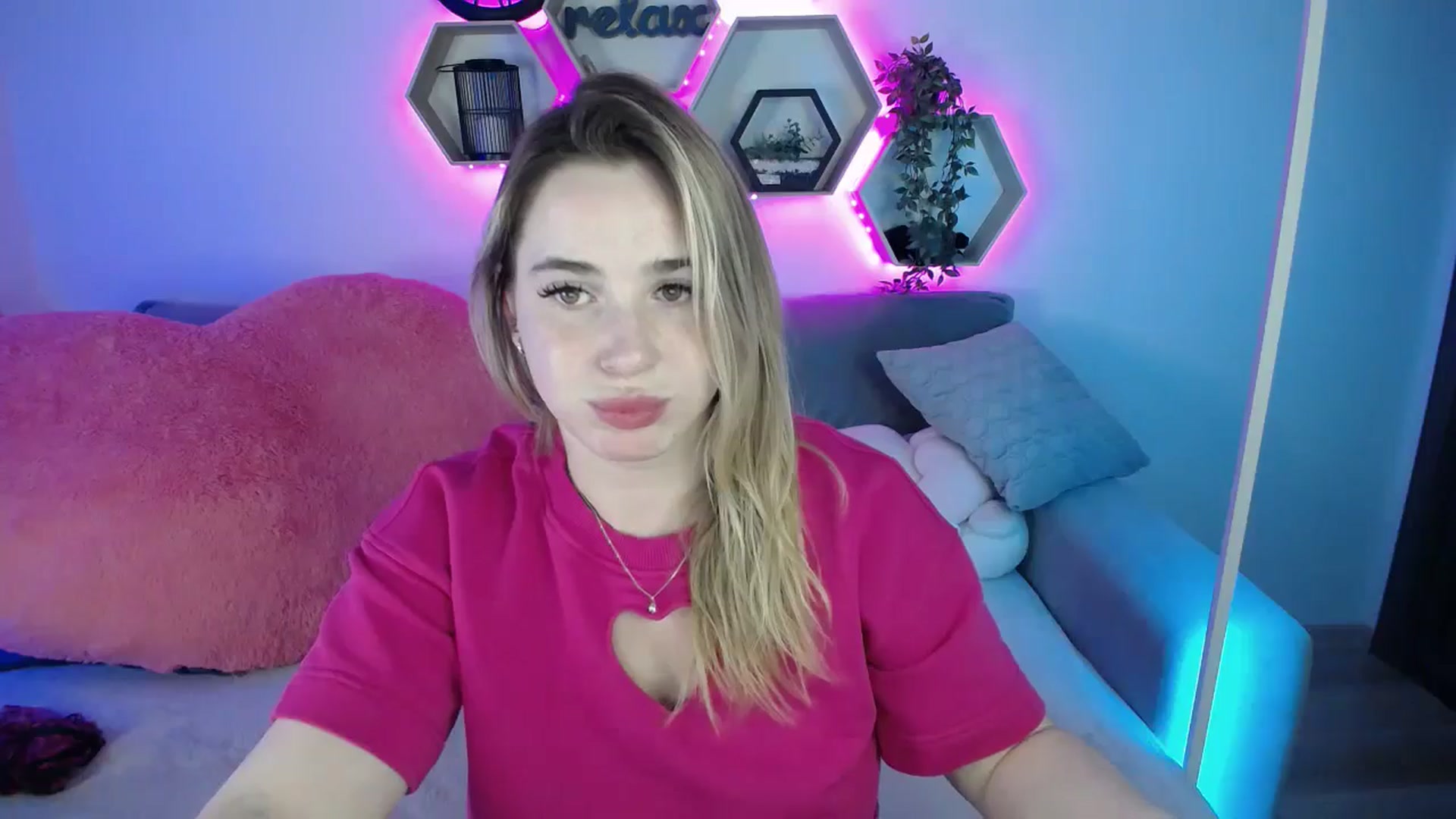Gallery image thumbnail from SabrinaViolet's myfreecams stream on, 08/15/2025, 10:21 image 13 of 20