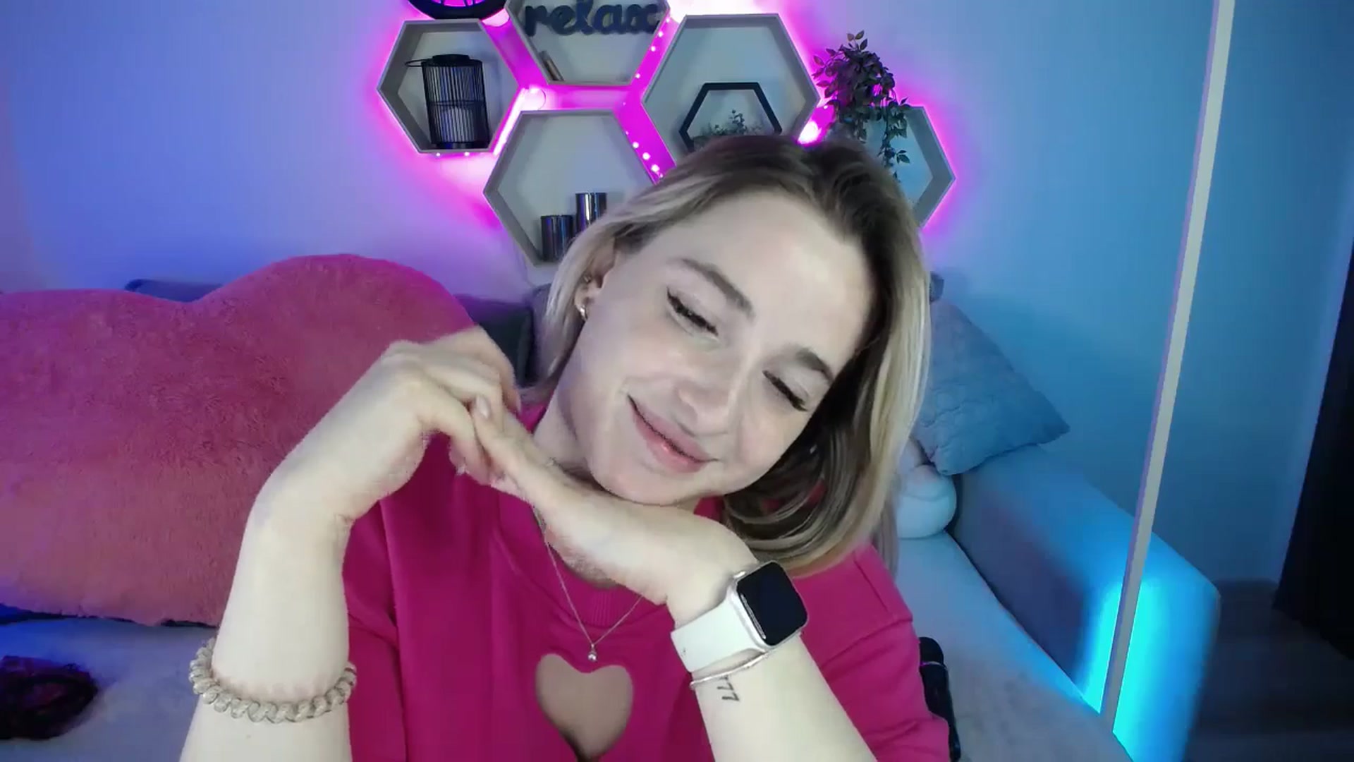 Gallery image thumbnail from SabrinaViolet's myfreecams stream on, 08/15/2025, 10:21 image 4 of 20