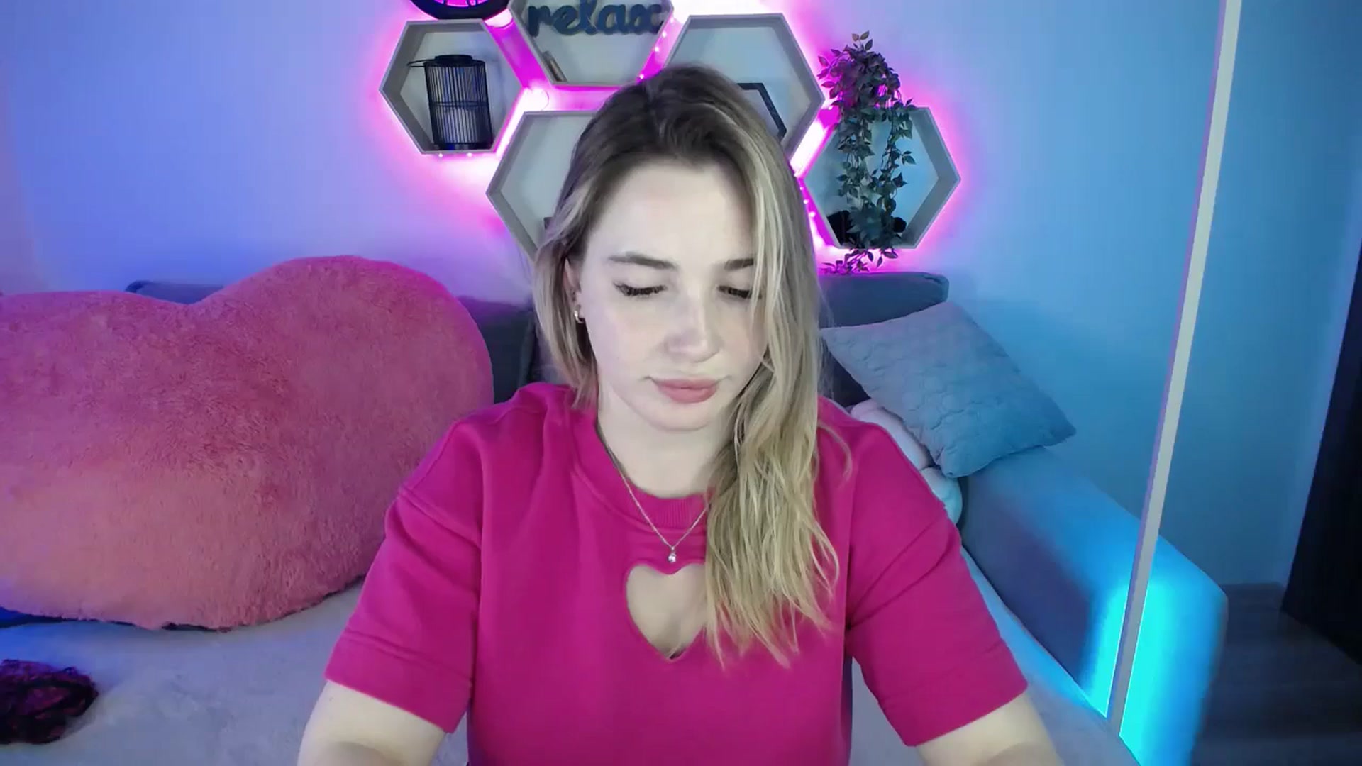 Gallery image thumbnail from SabrinaViolet's myfreecams stream on, 08/15/2025, 10:21 image 17 of 20