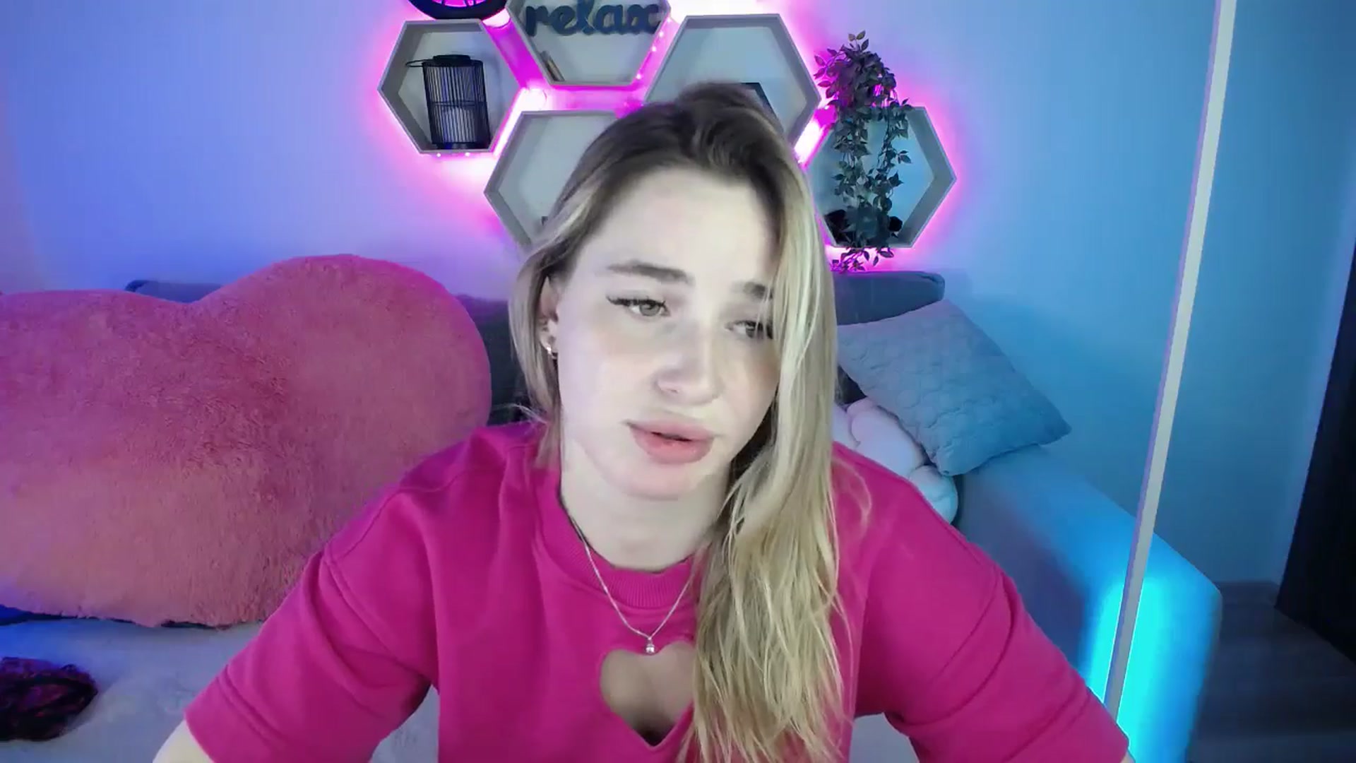 Gallery image thumbnail from SabrinaViolet's myfreecams stream on, 08/15/2025, 10:21 image 10 of 20