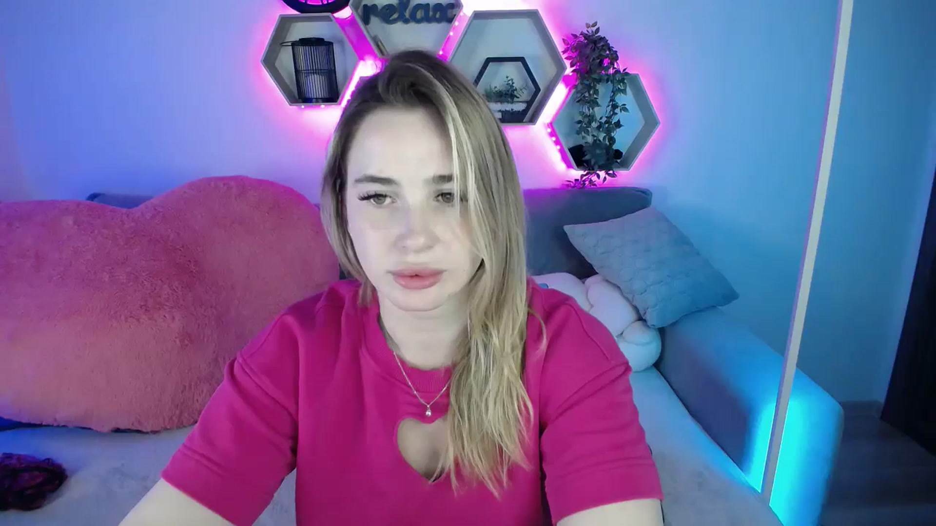 Gallery image thumbnail from SabrinaViolet's myfreecams stream on, 08/15/2025, 10:21 image 16 of 20
