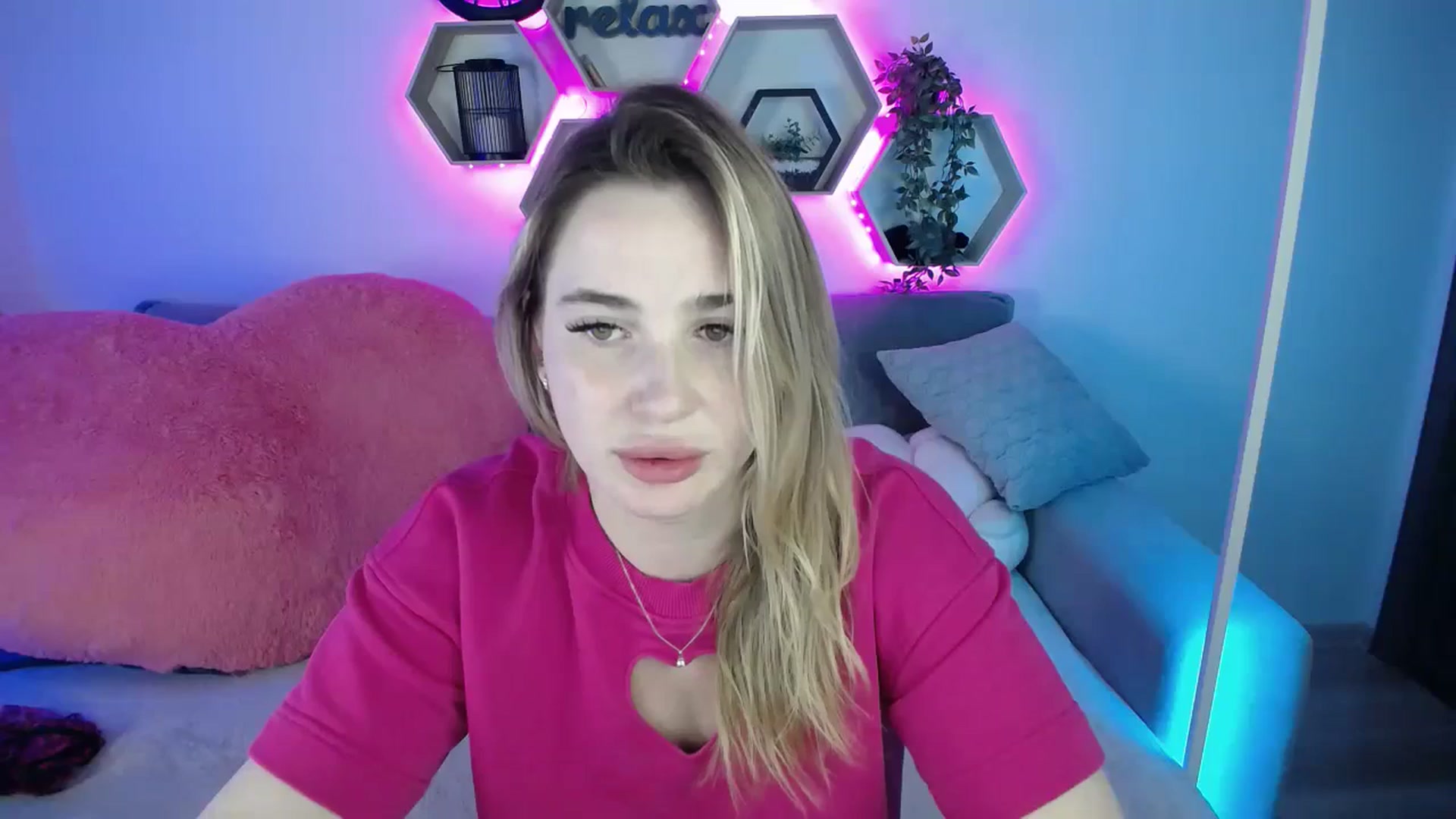 Gallery image thumbnail from SabrinaViolet's myfreecams stream on, 08/15/2025, 10:21 image 12 of 20