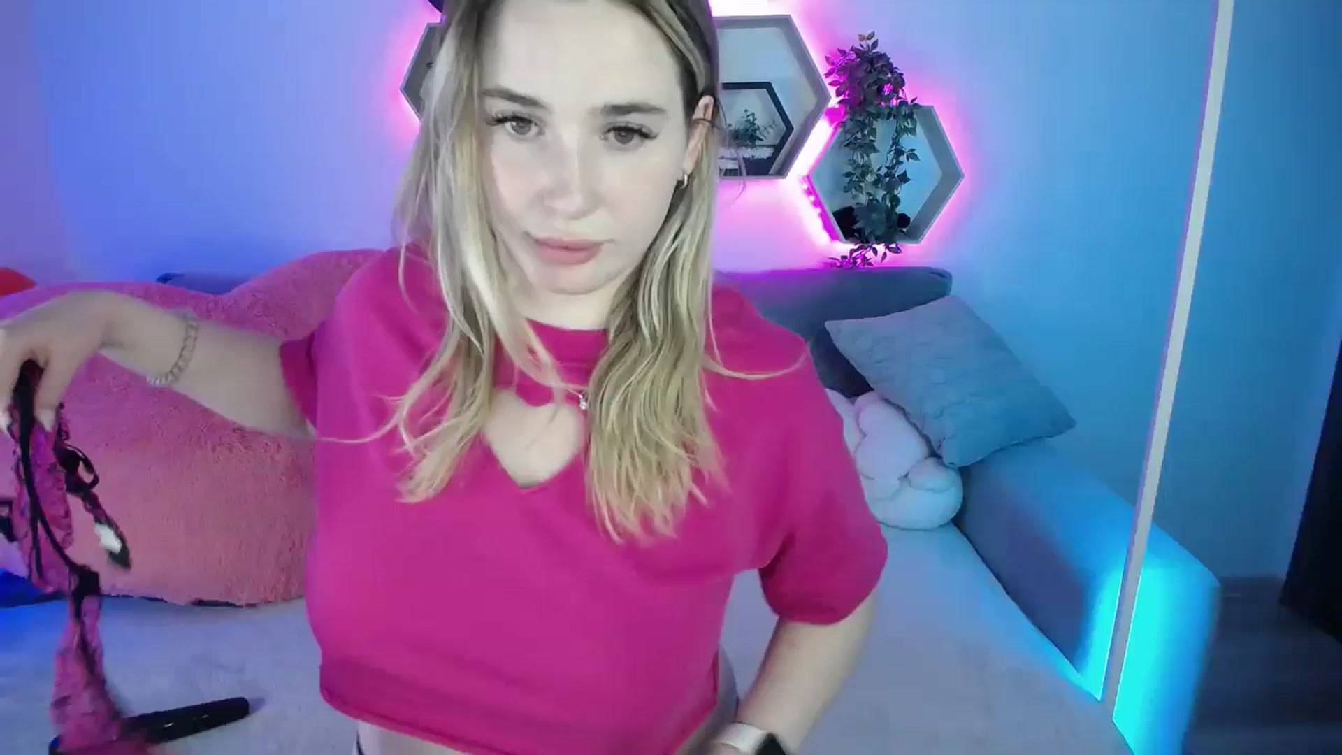 Gallery image thumbnail from SabrinaViolet's myfreecams stream on, 08/15/2025, 10:57 image 1 of 20
