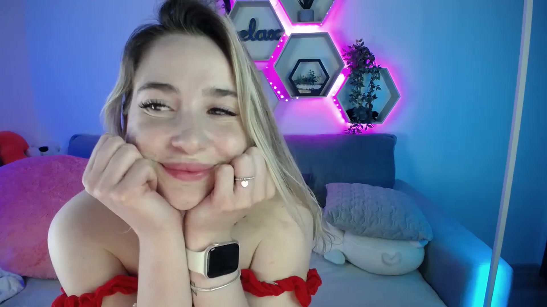 Gallery image thumbnail from SabrinaViolet's myfreecams stream on, 08/17/2025, 12:52 image 9 of 20