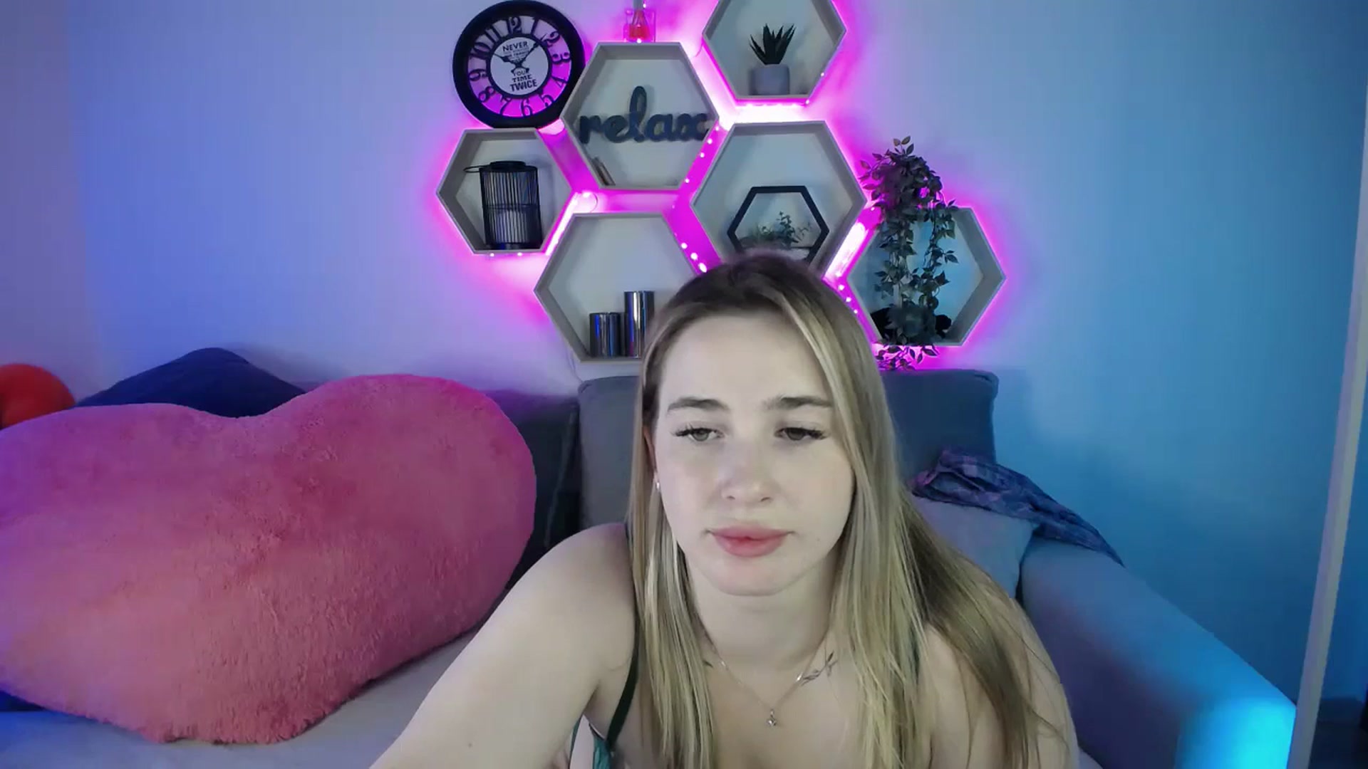 Gallery image thumbnail from SabrinaViolet's myfreecams stream on, 08/20/2025, 10:01 image 16 of 20