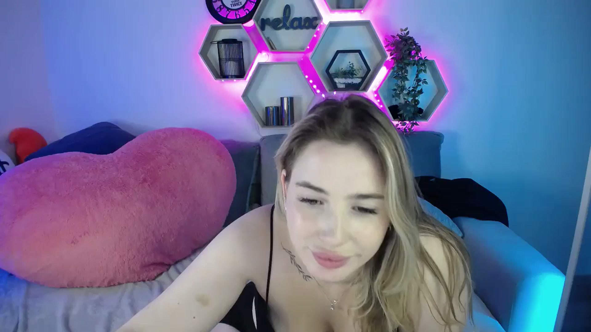 Gallery image thumbnail from SabrinaViolet's myfreecams stream on, 08/23/2025, 13:51 image 6 of 20