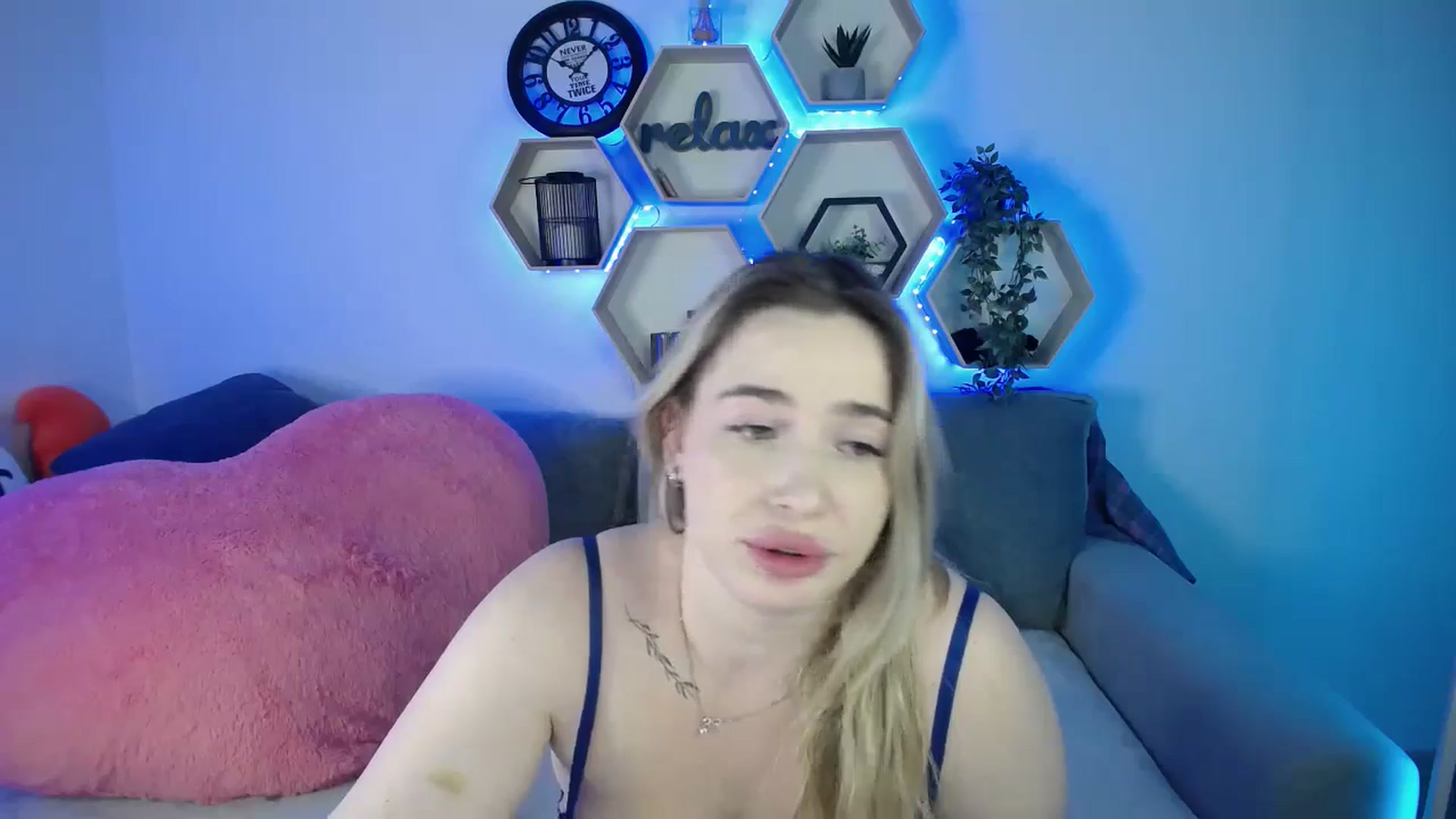 Gallery image thumbnail from SabrinaViolet's myfreecams stream on, 08/25/2025, 12:10 image 7 of 20