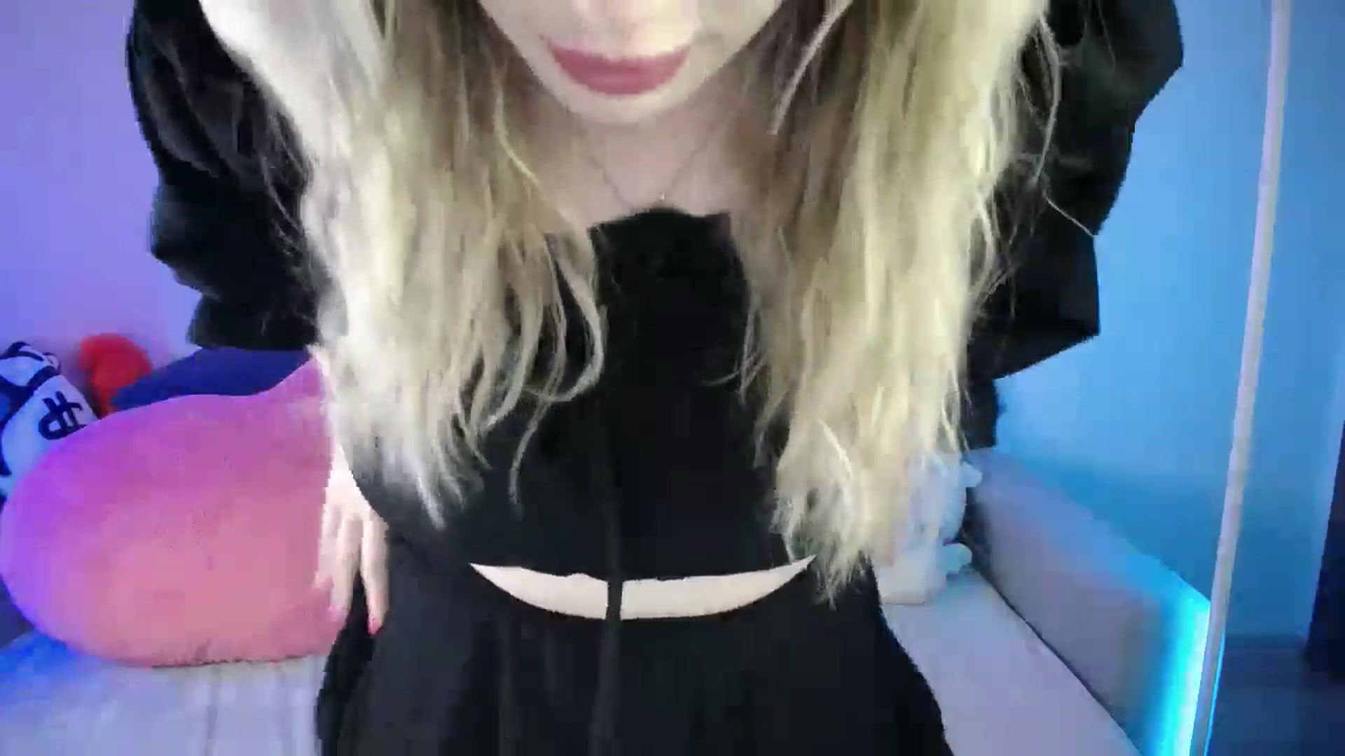 Gallery image thumbnail from SabrinaViolet's myfreecams stream on, 08/27/2025, 11:20 image 10 of 20