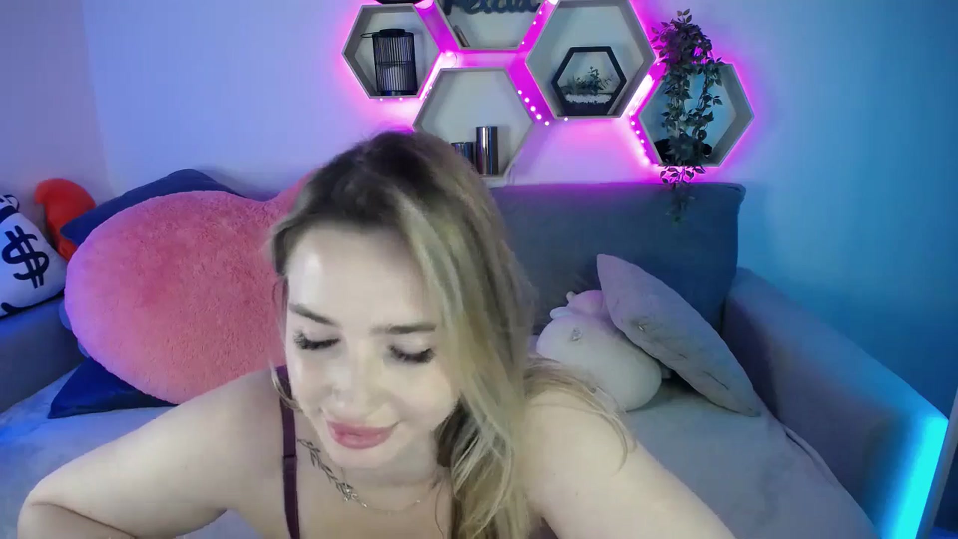 Gallery image thumbnail from SabrinaViolet's myfreecams stream on, 09/01/2025, 13:25 image 13 of 20