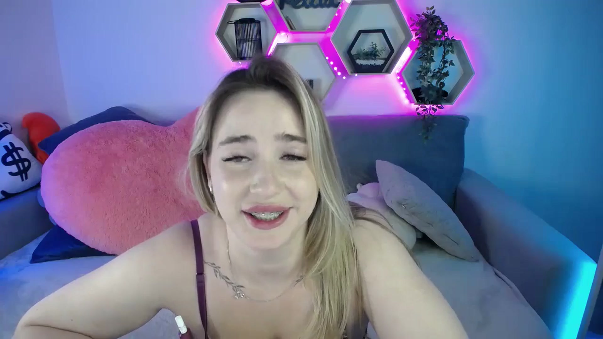 Gallery image thumbnail from SabrinaViolet's myfreecams stream on, 09/01/2025, 13:25 image 11 of 20