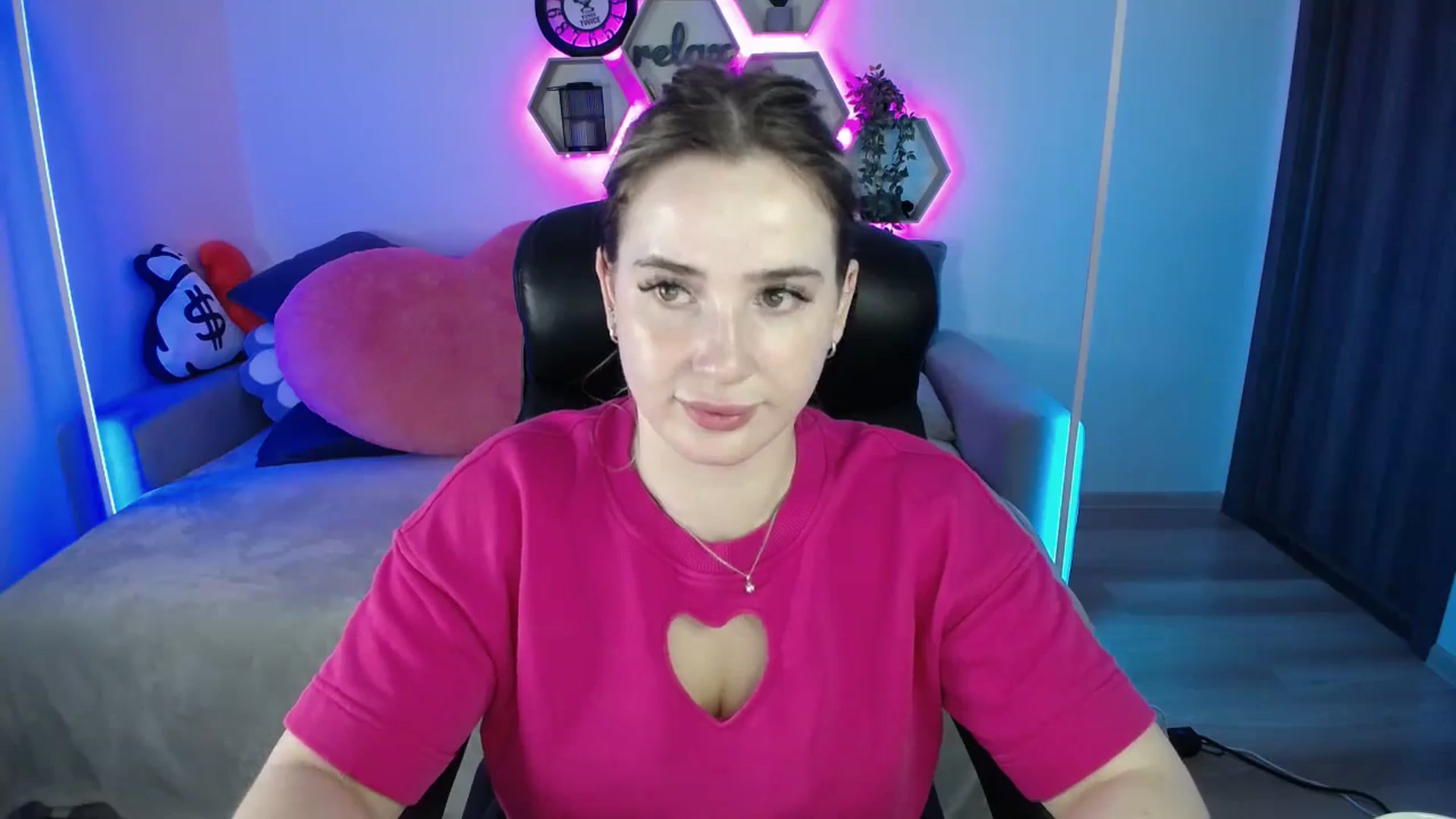 Gallery image thumbnail from SabrinaViolet's myfreecams stream on, 09/02/2025, 08:55 image 4 of 20