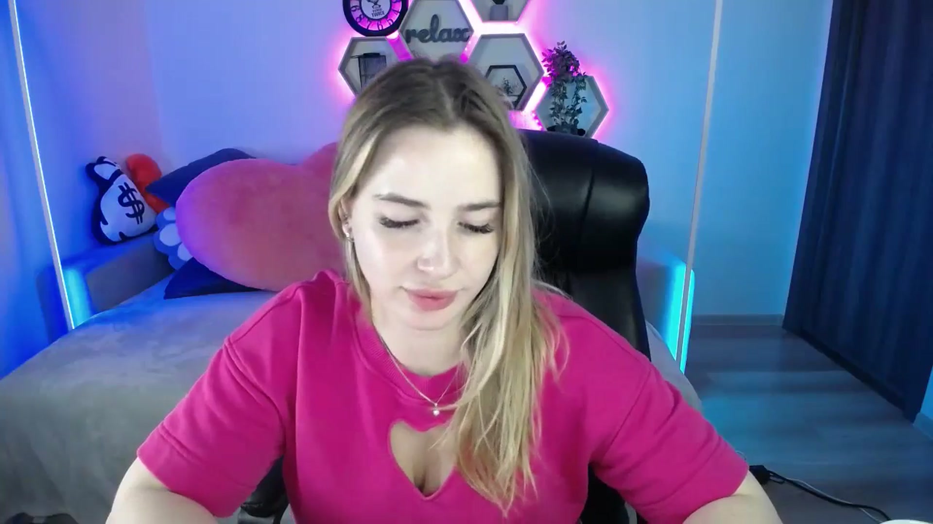 Gallery image thumbnail from SabrinaViolet's myfreecams stream on, 09/02/2025, 08:55 image 2 of 20