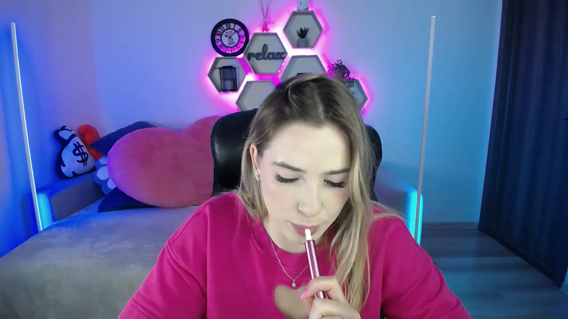 Gallery image thumbnail from SabrinaViolet's myfreecams stream on, 09/02/2025, 09:23 image 2 of 20