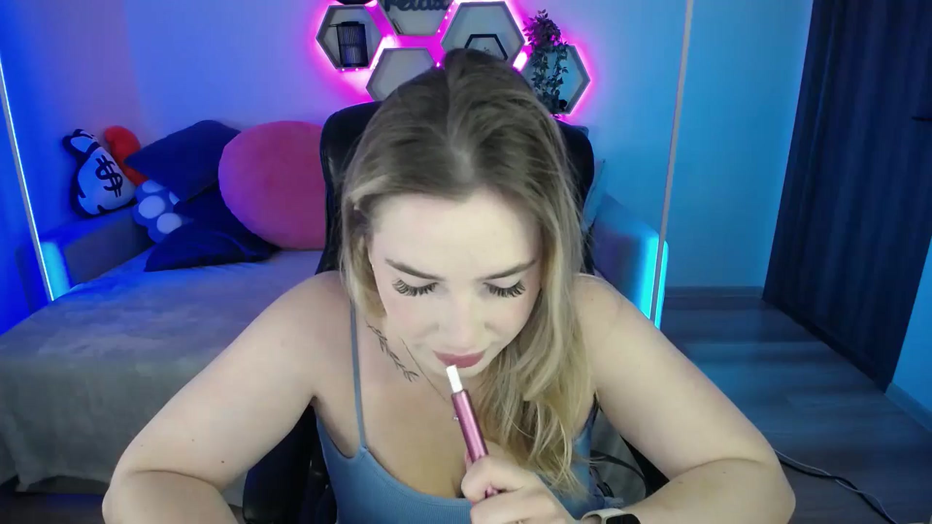 Gallery image thumbnail from SabrinaViolet's myfreecams stream on, 09/05/2025, 08:57 image 5 of 20
