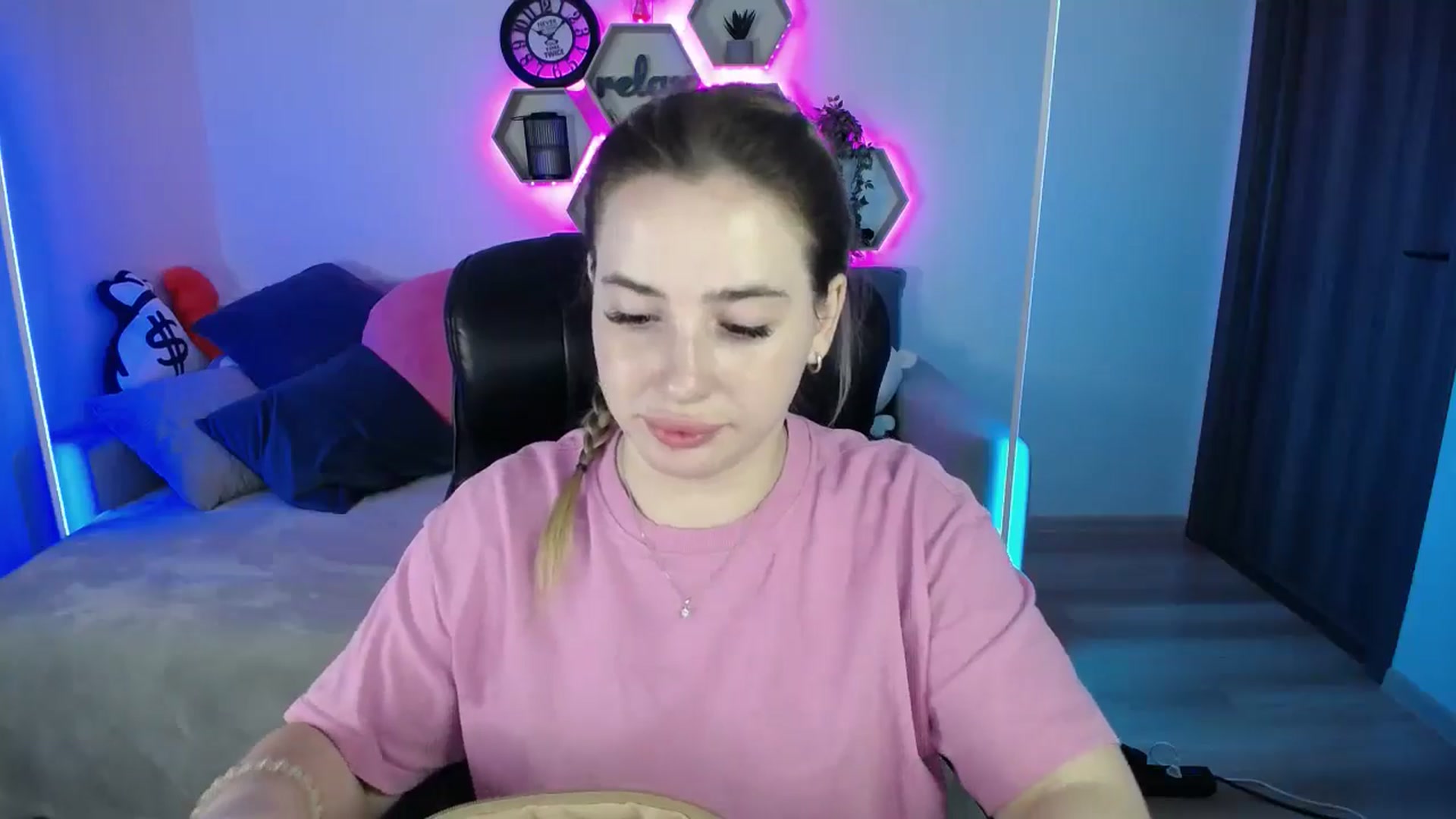 Gallery image thumbnail from SabrinaViolet's myfreecams stream on, 09/06/2025, 09:08 image 2 of 20