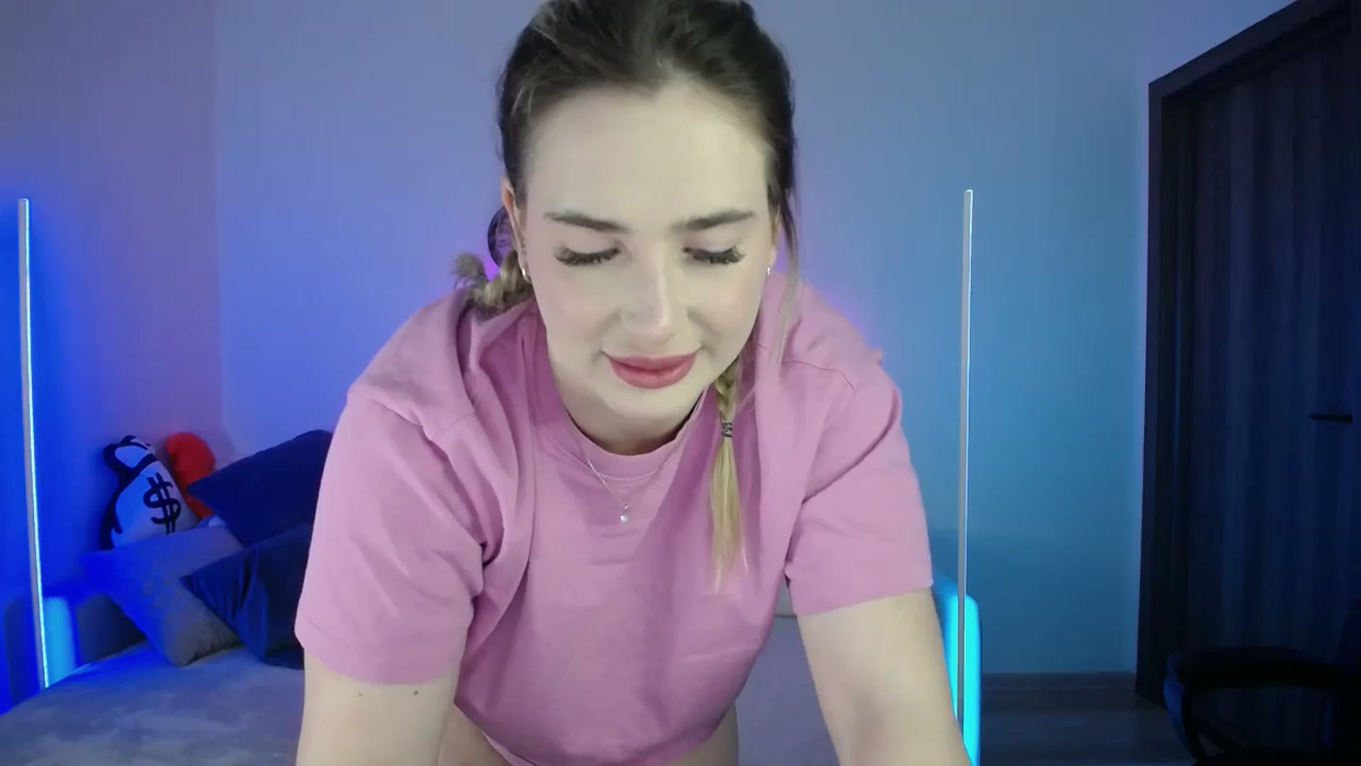 Gallery image thumbnail from SabrinaViolet's myfreecams stream on, 09/06/2025, 09:38 image 4 of 20