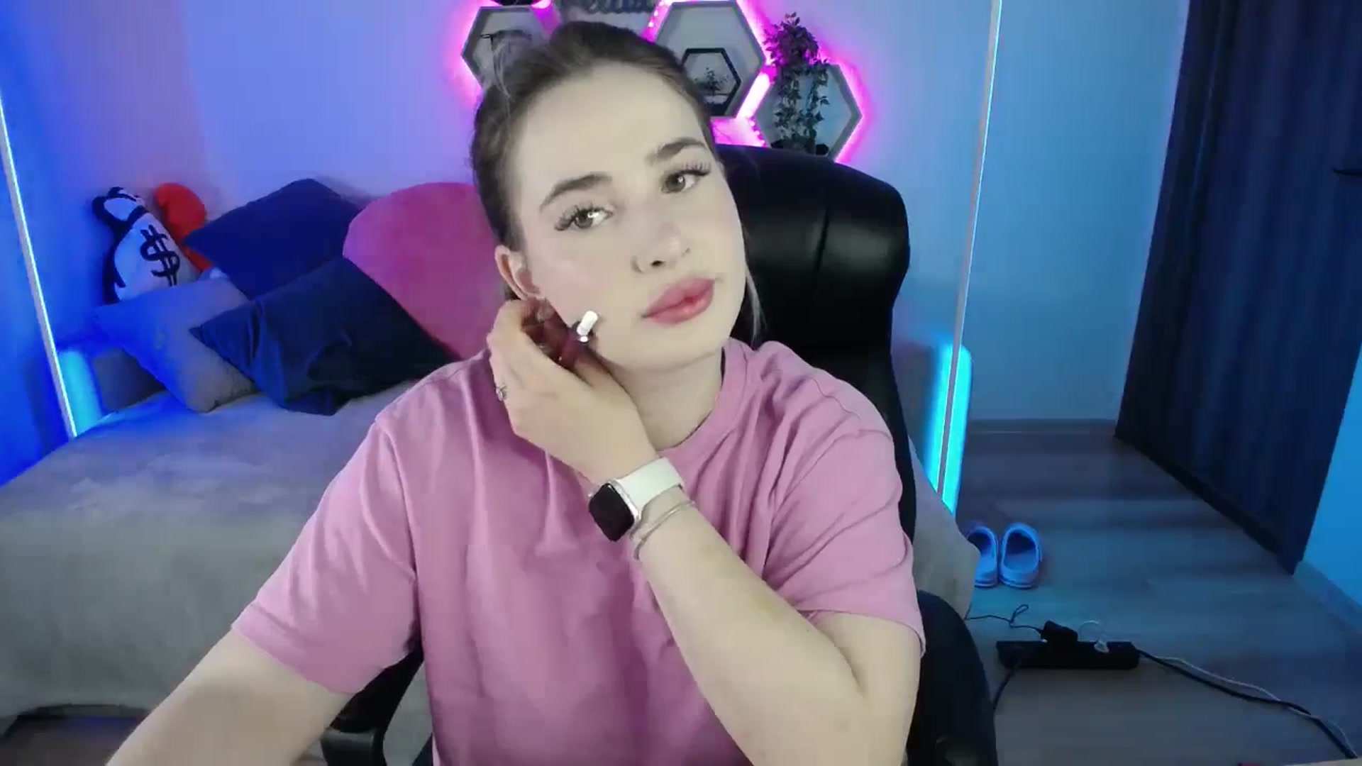 Gallery image thumbnail from SabrinaViolet's myfreecams stream on, 09/06/2025, 09:38 image 15 of 20
