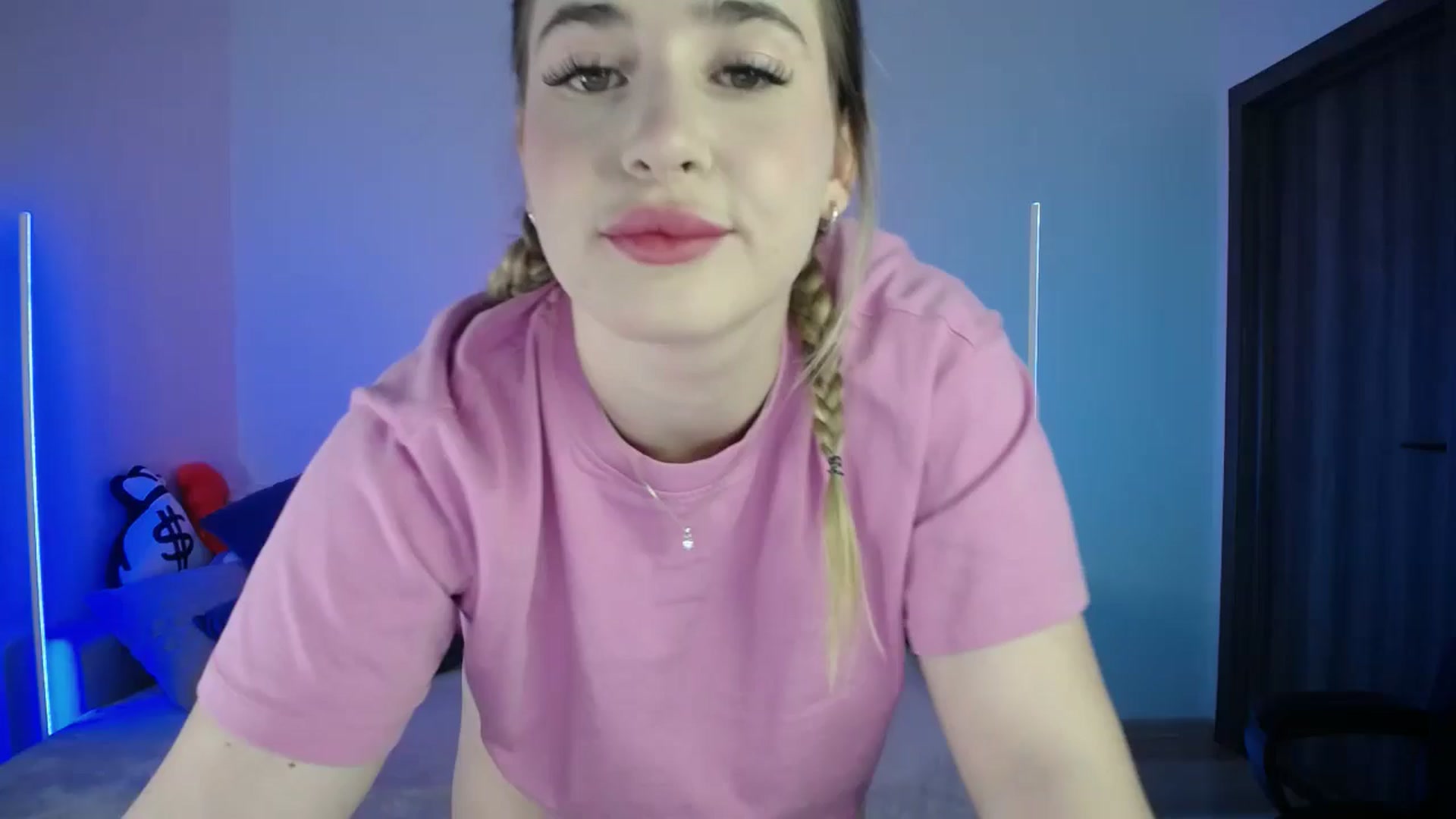 Gallery image thumbnail from SabrinaViolet's myfreecams stream on, 09/06/2025, 09:38 image 3 of 20