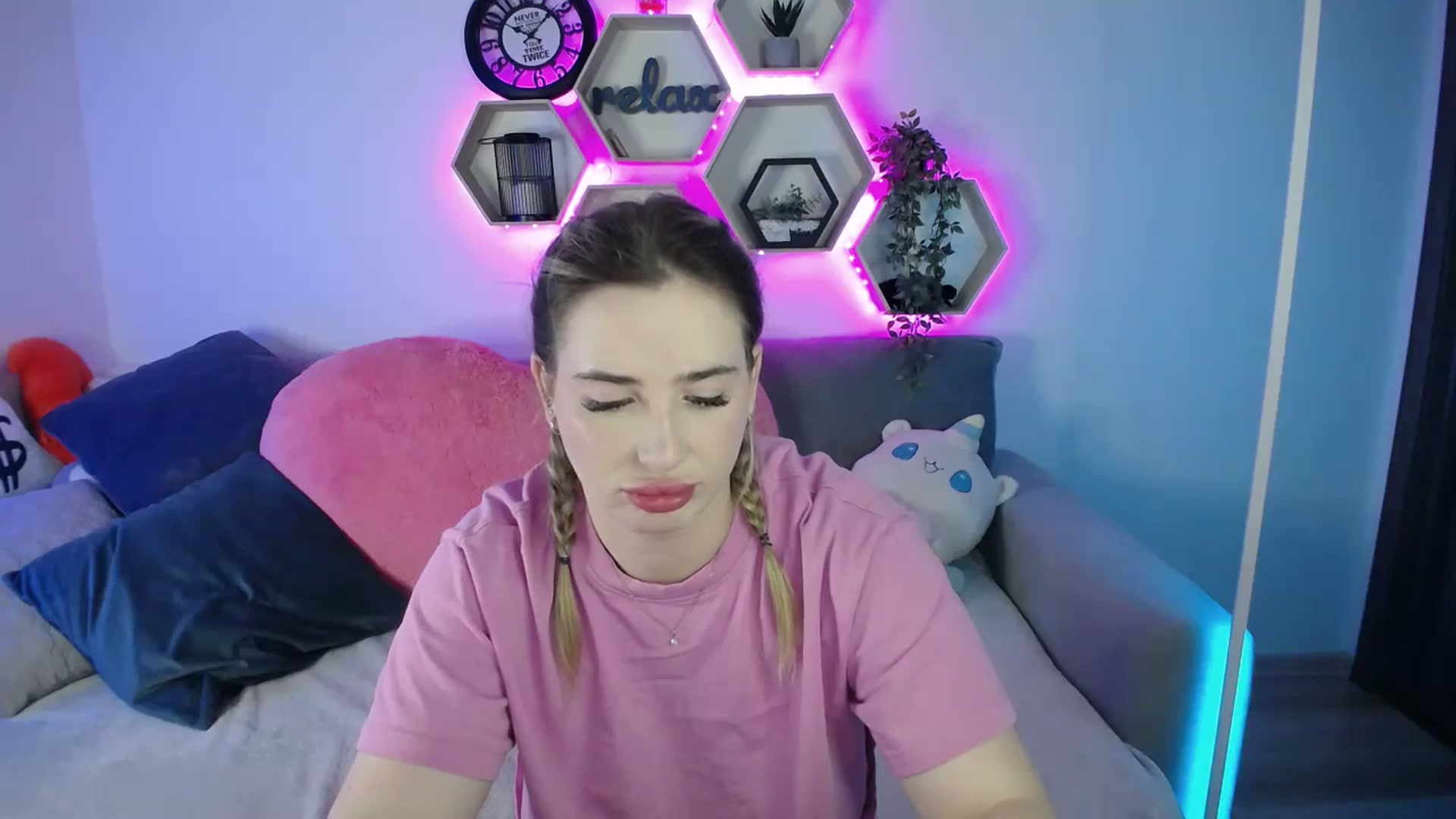 Gallery image thumbnail from SabrinaViolet's myfreecams stream on, 09/06/2025, 11:01 image 19 of 20