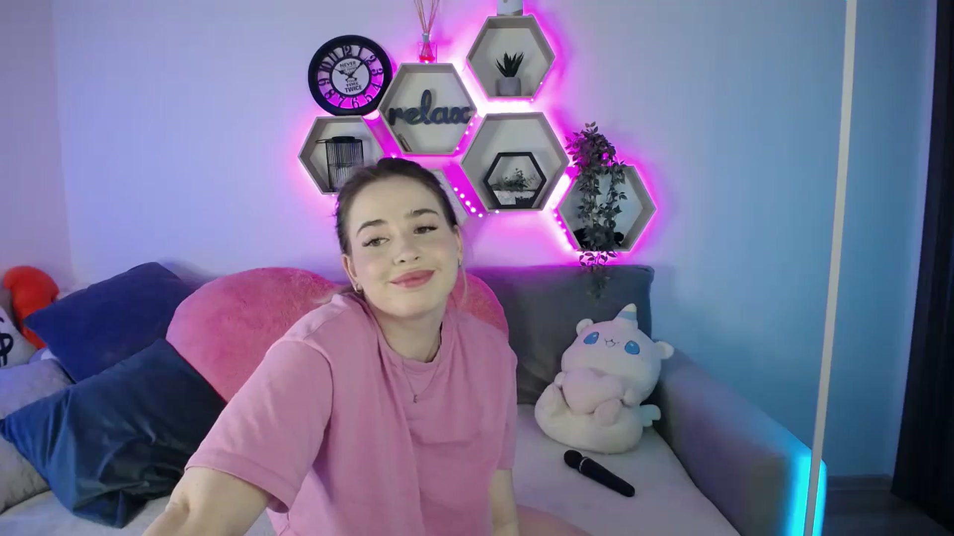 Gallery image thumbnail from SabrinaViolet's myfreecams stream on, 09/06/2025, 11:01 image 12 of 20