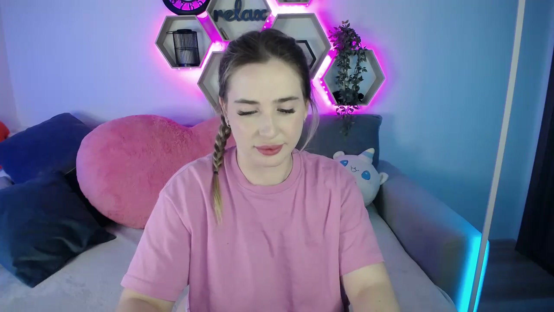 Gallery image thumbnail from SabrinaViolet's myfreecams stream on, 09/06/2025, 13:35 image 11 of 20