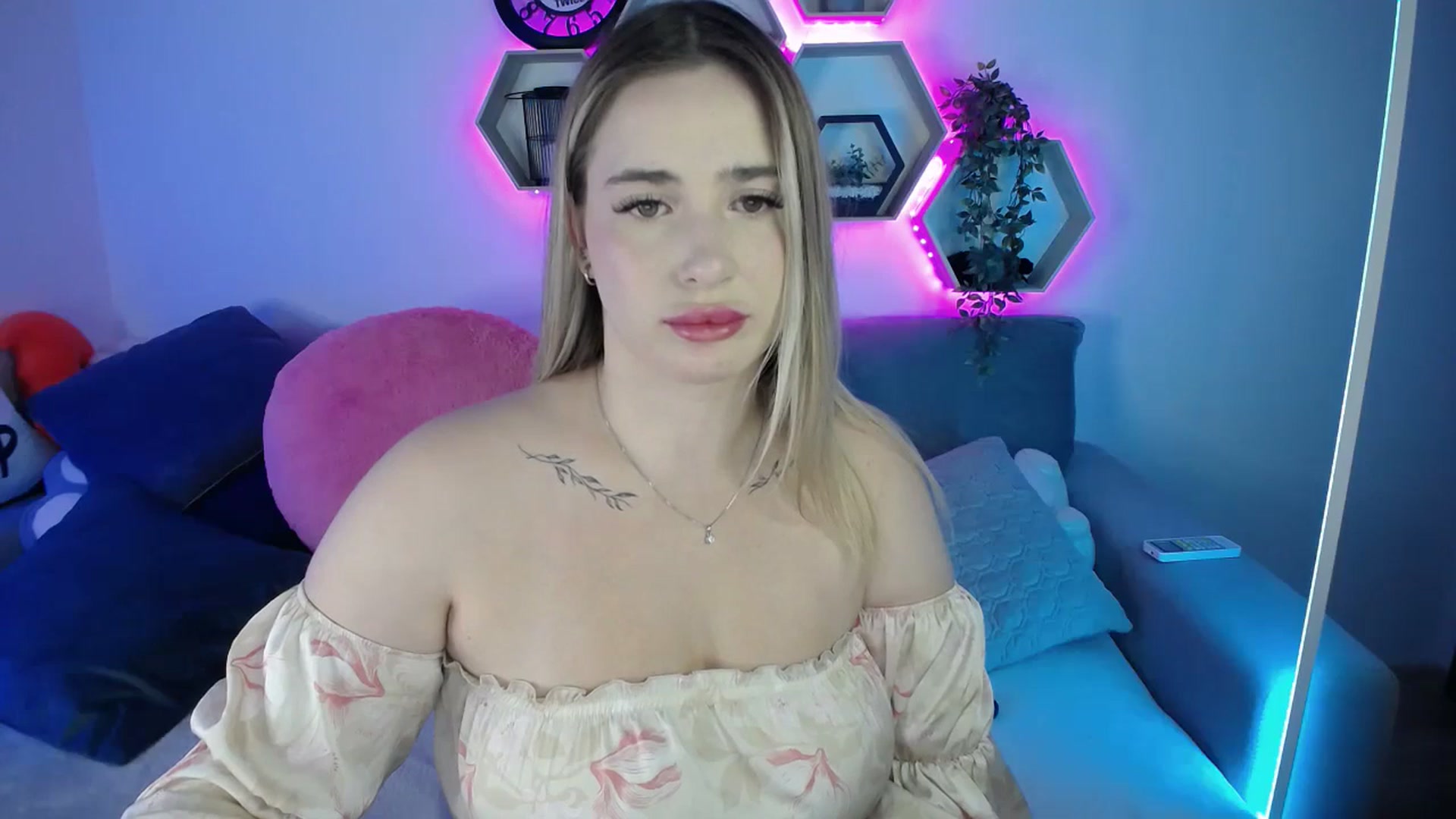 Gallery image thumbnail from SabrinaViolet's myfreecams stream on, 09/07/2025, 10:23 image 8 of 20