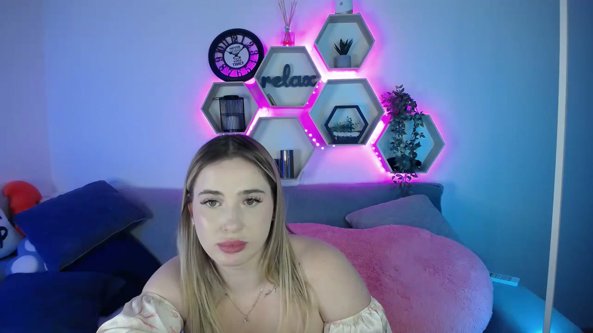 Gallery image thumbnail from SabrinaViolet's myfreecams stream on, 09/07/2025, 12:45 image 8 of 20