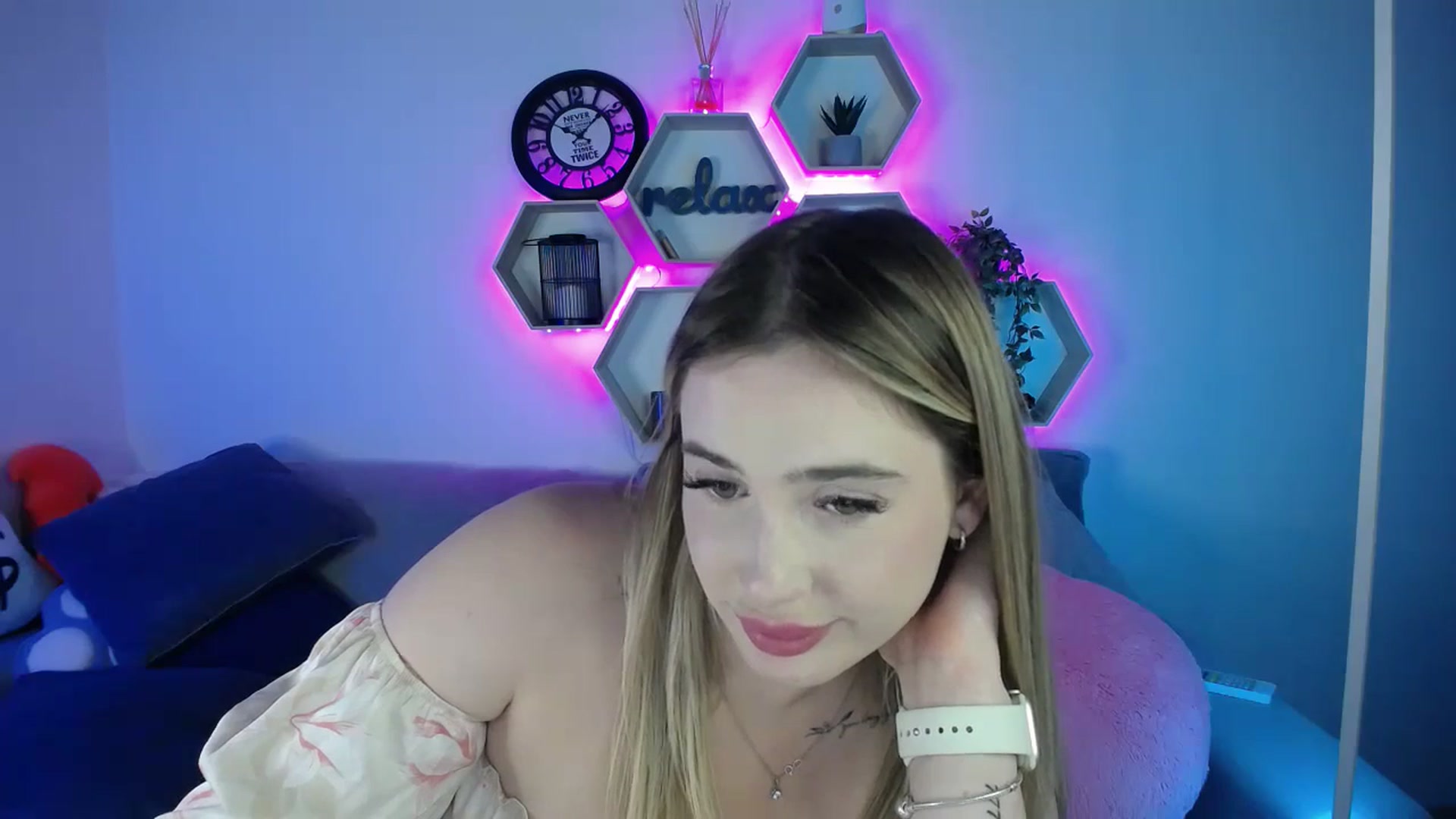 Gallery image thumbnail from SabrinaViolet's myfreecams stream on, 09/07/2025, 12:45 image 5 of 20
