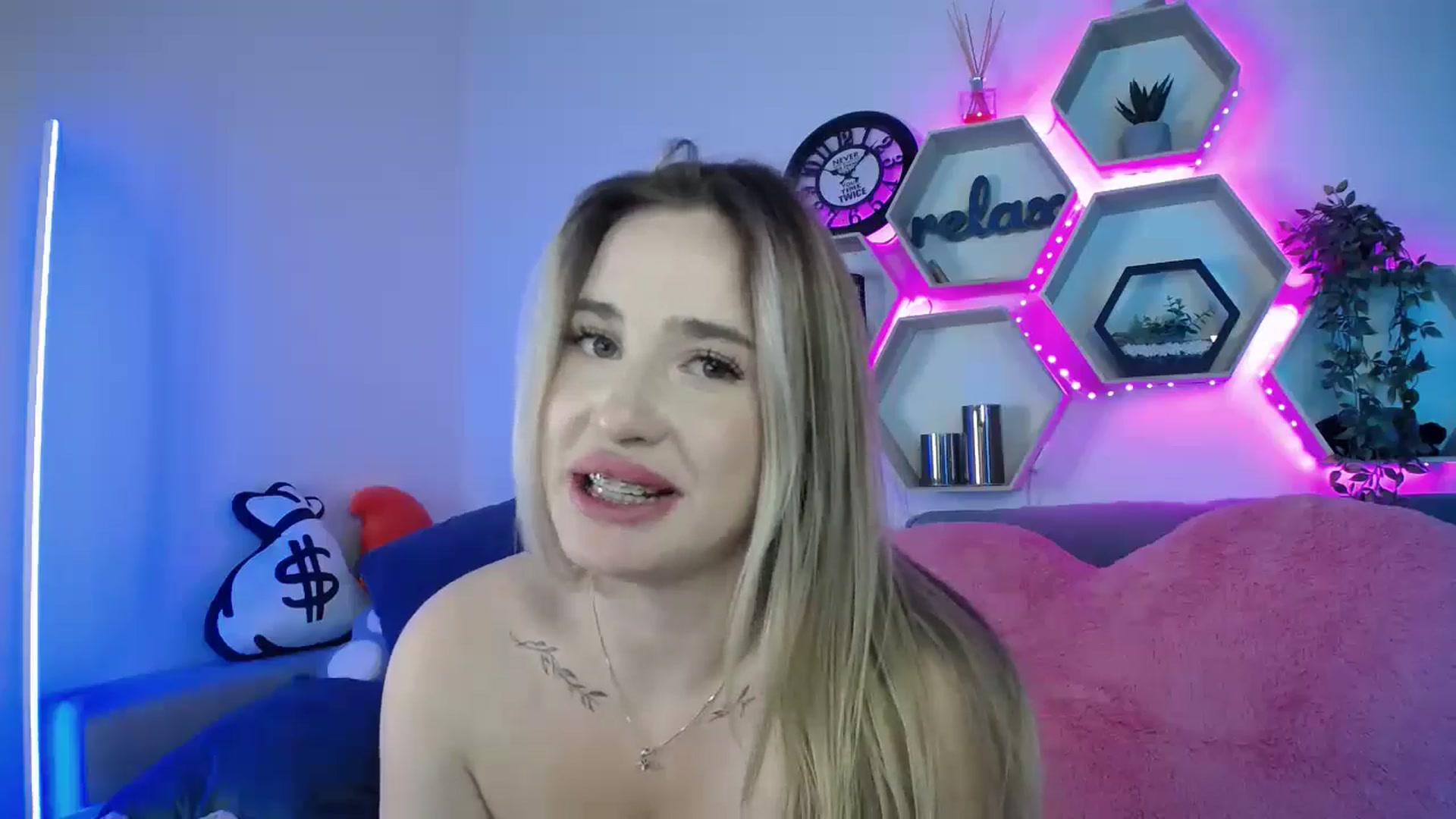 Gallery image thumbnail from SabrinaViolet's myfreecams stream on, 09/07/2025, 13:51 image 19 of 20