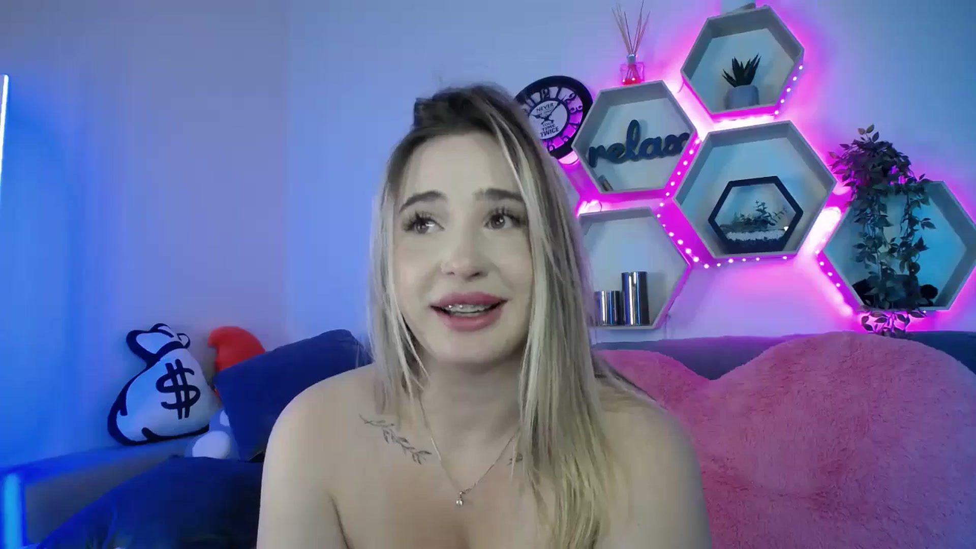 Gallery image thumbnail from SabrinaViolet's myfreecams stream on, 09/07/2025, 13:51 image 11 of 20