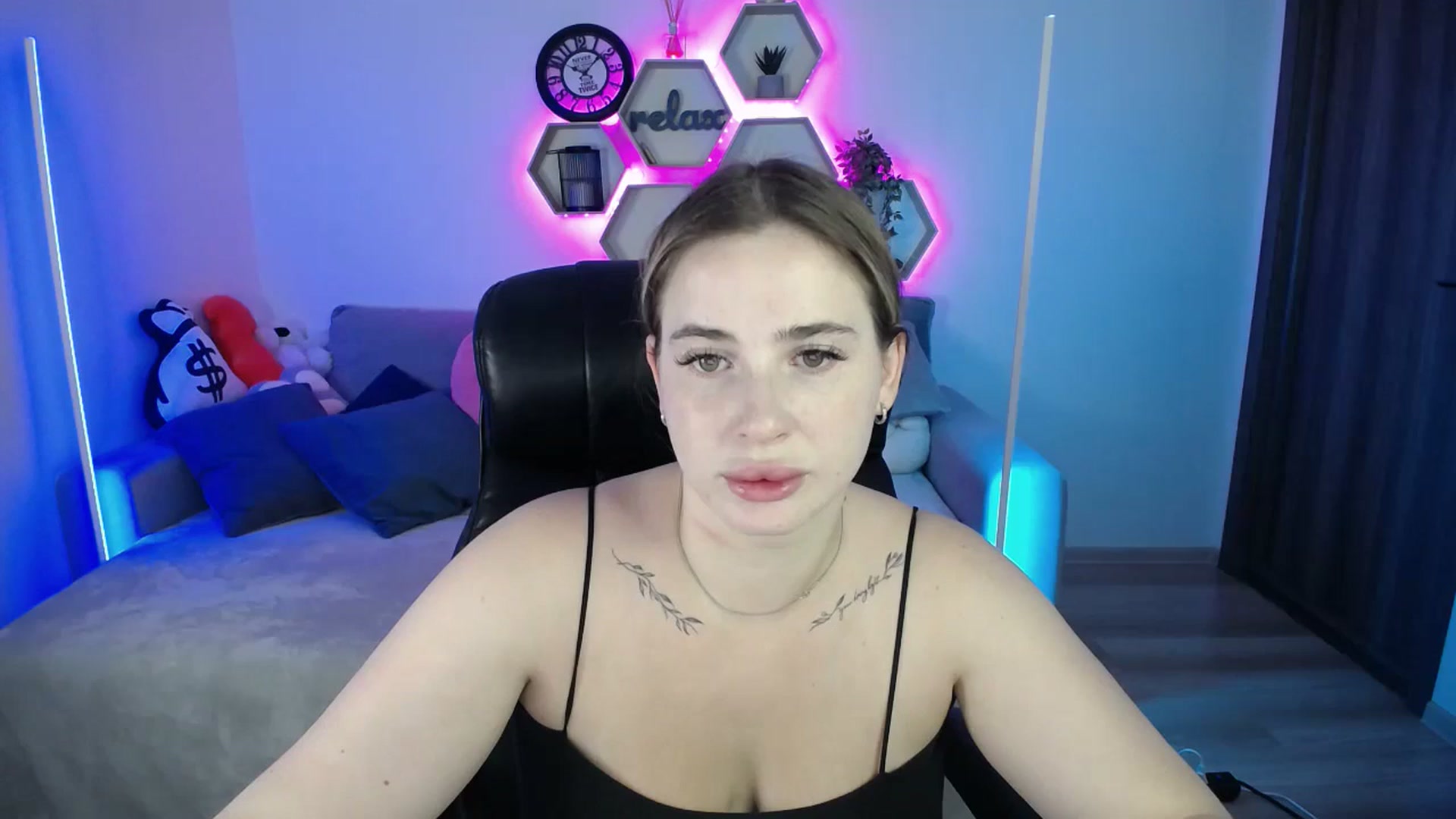 Gallery image thumbnail from SabrinaViolet's myfreecams stream on, 09/09/2025, 10:06 image 1 of 20