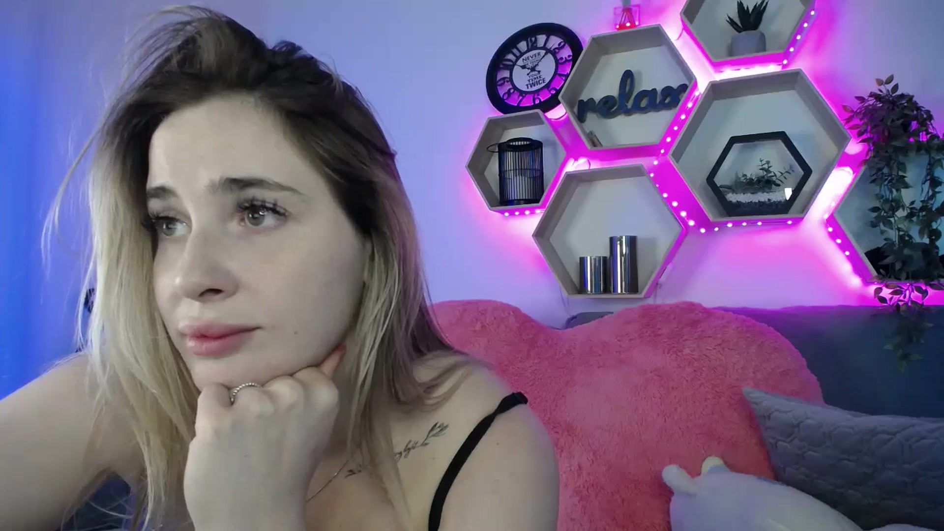 Gallery image thumbnail from SabrinaViolet's myfreecams stream on, 09/09/2025, 11:29 image 10 of 20