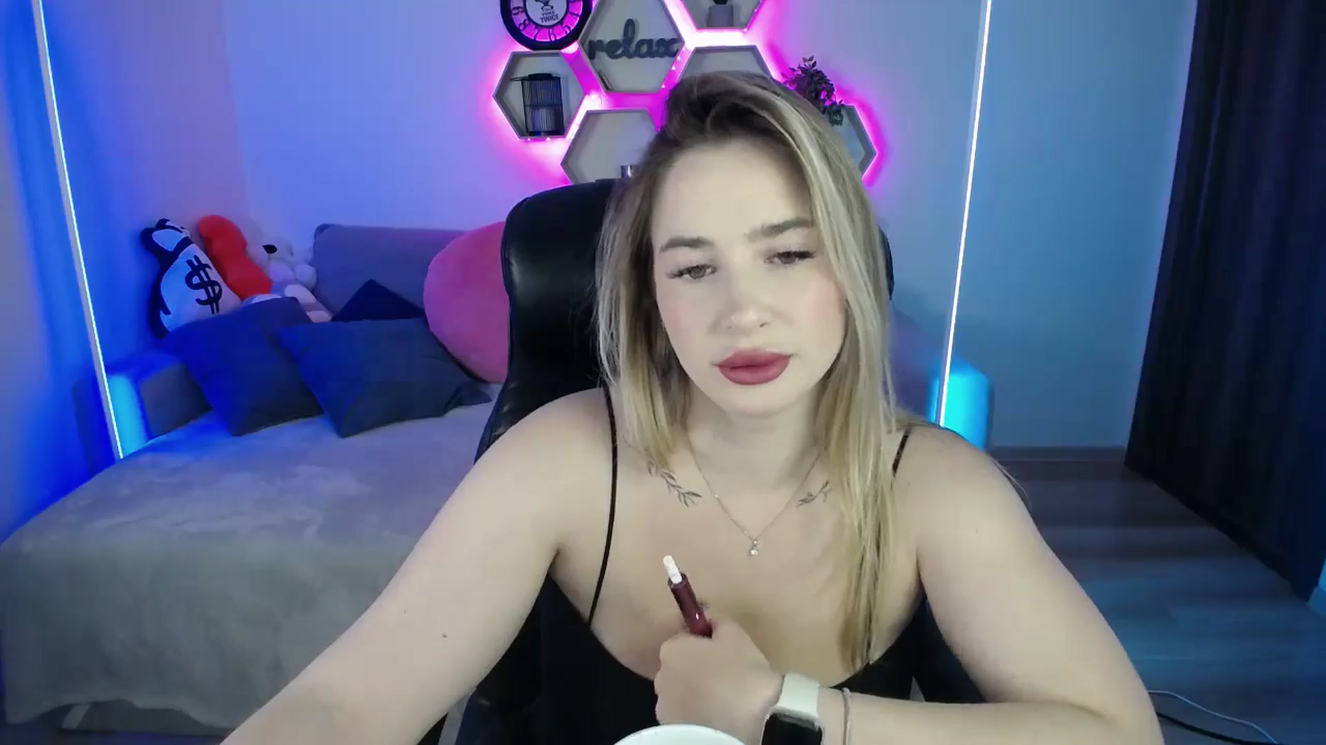 Gallery image thumbnail from SabrinaViolet's myfreecams stream on, 09/12/2025, 09:13 image 17 of 20