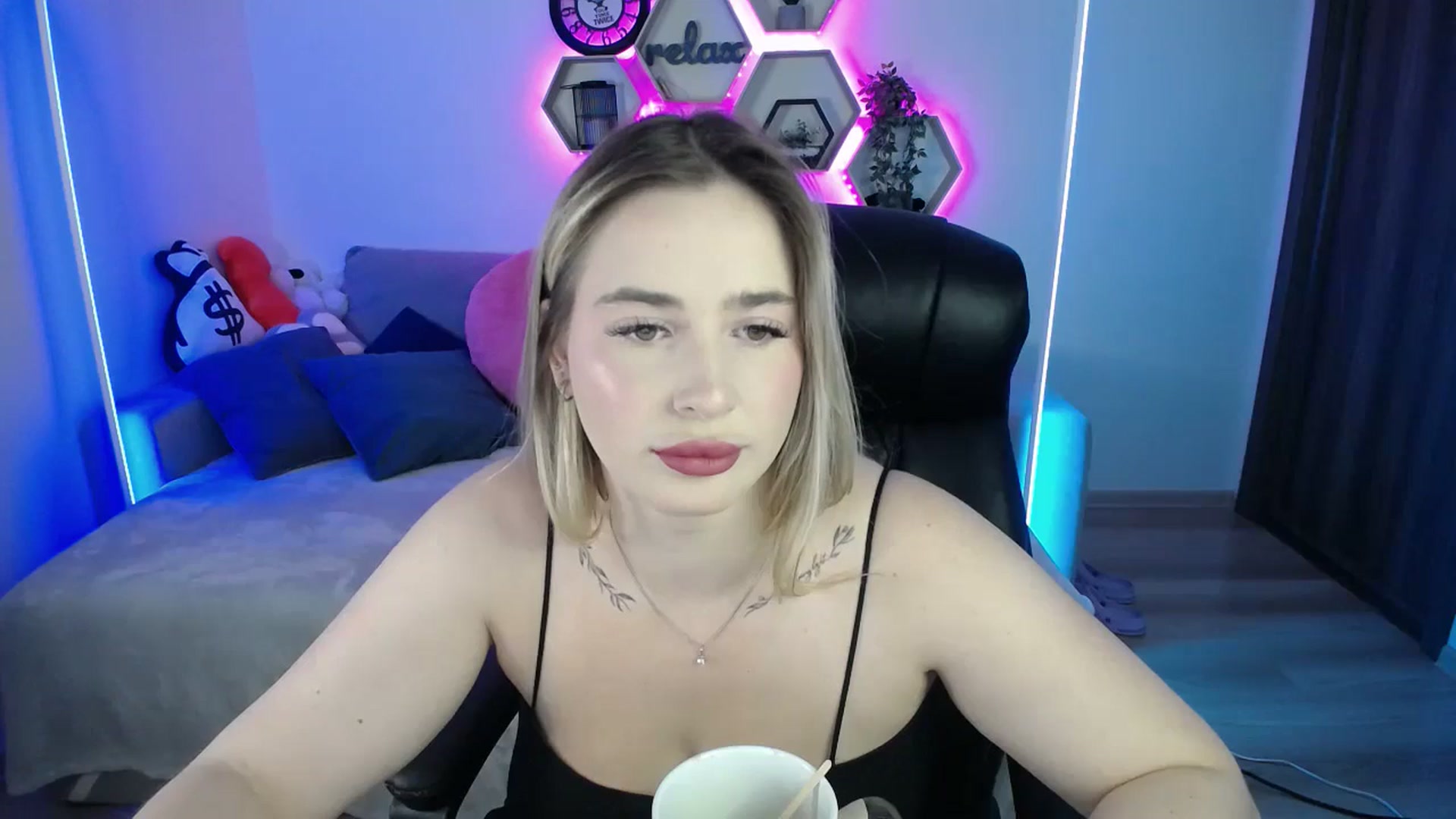 Gallery image thumbnail from SabrinaViolet's myfreecams stream on, 09/12/2025, 10:35 image 3 of 20