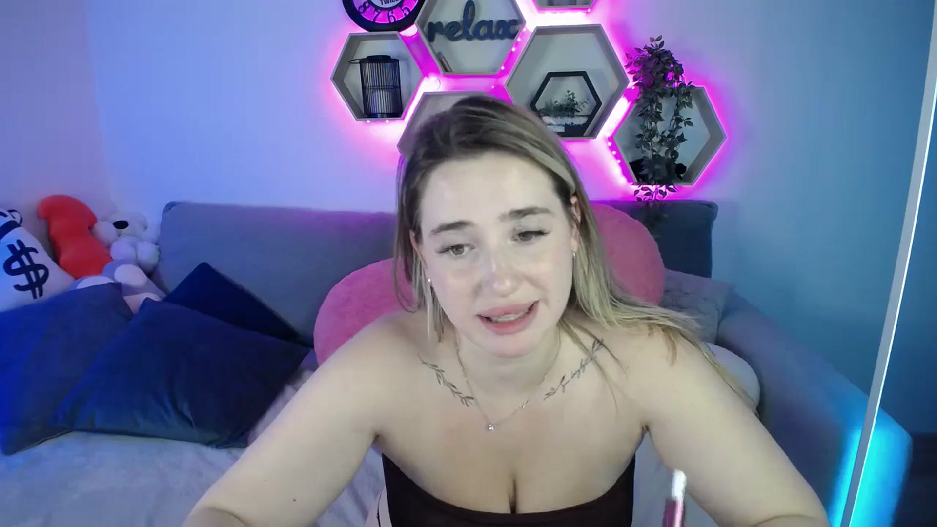 Gallery image thumbnail from SabrinaViolet's myfreecams stream on, 09/13/2025, 13:55 image 12 of 20