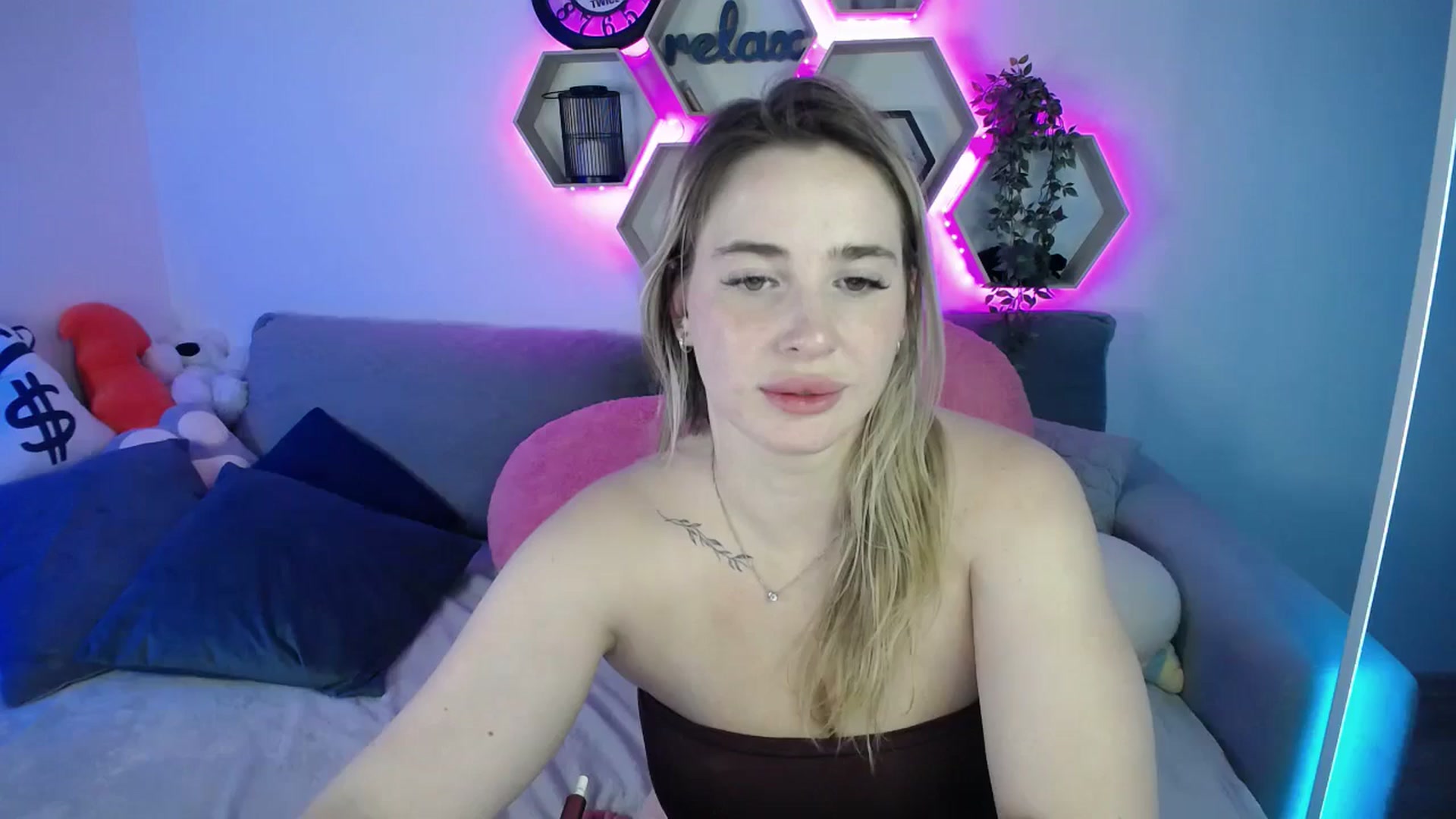 Gallery image thumbnail from SabrinaViolet's myfreecams stream on, 09/13/2025, 13:55 image 7 of 20