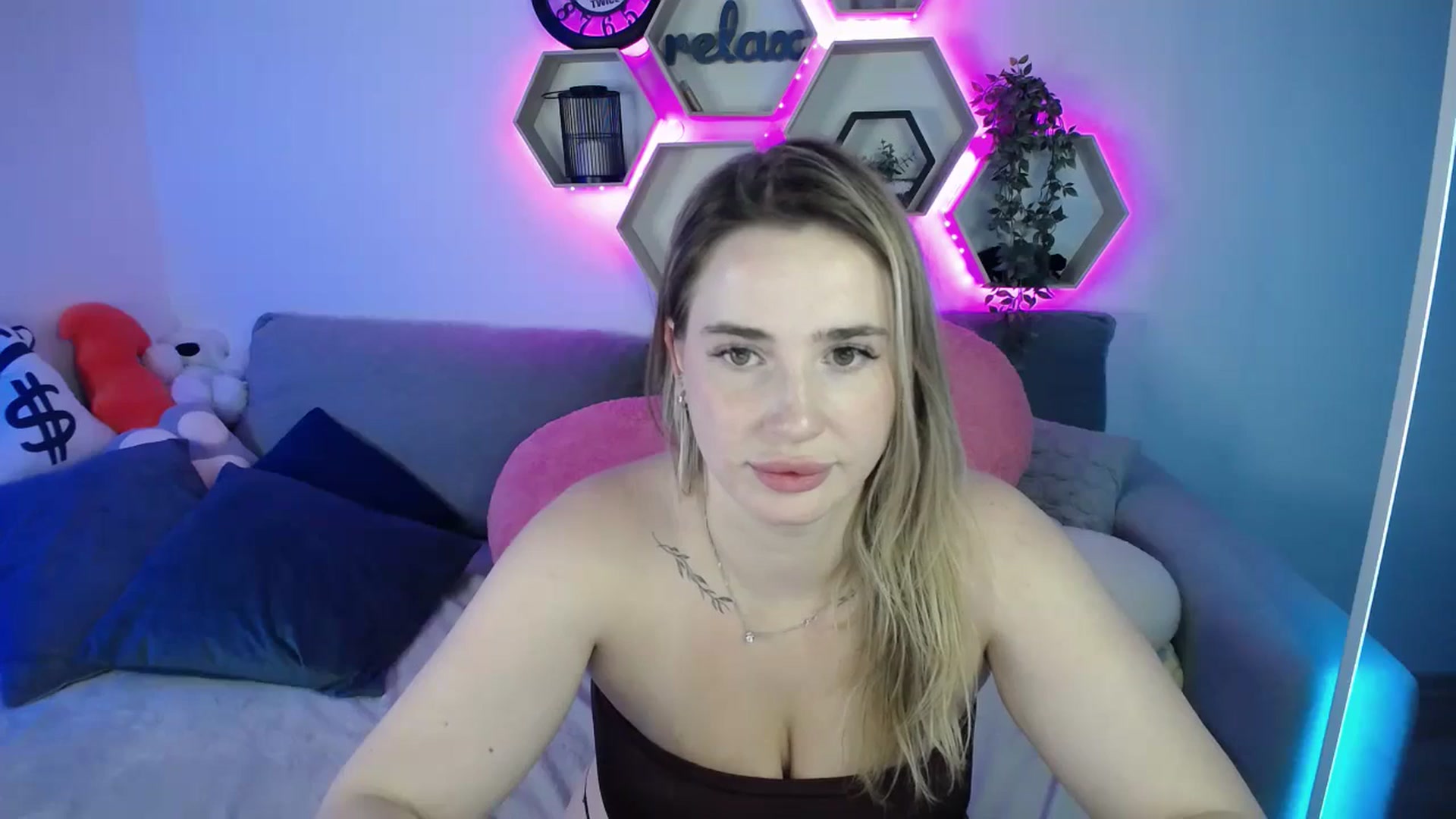 Gallery image thumbnail from SabrinaViolet's myfreecams stream on, 09/13/2025, 13:55 image 11 of 20