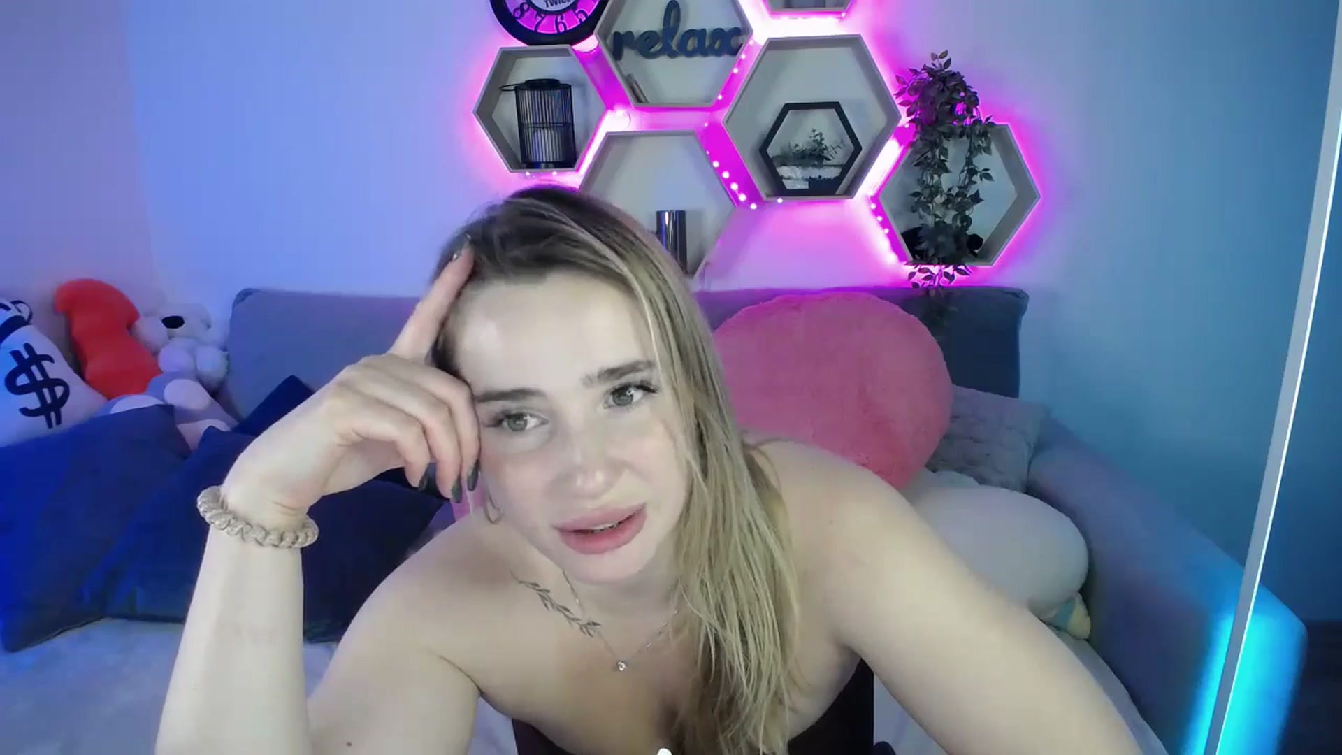 Gallery image thumbnail from SabrinaViolet's myfreecams stream on, 09/13/2025, 13:55 image 10 of 20