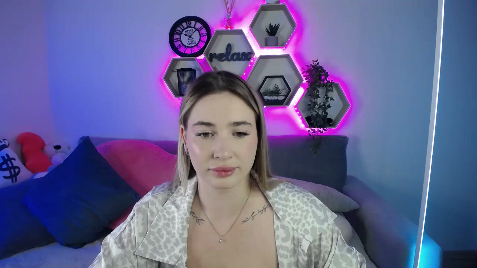 Gallery image thumbnail from SabrinaViolet's myfreecams stream on, 09/15/2025, 09:42 image 1 of 20