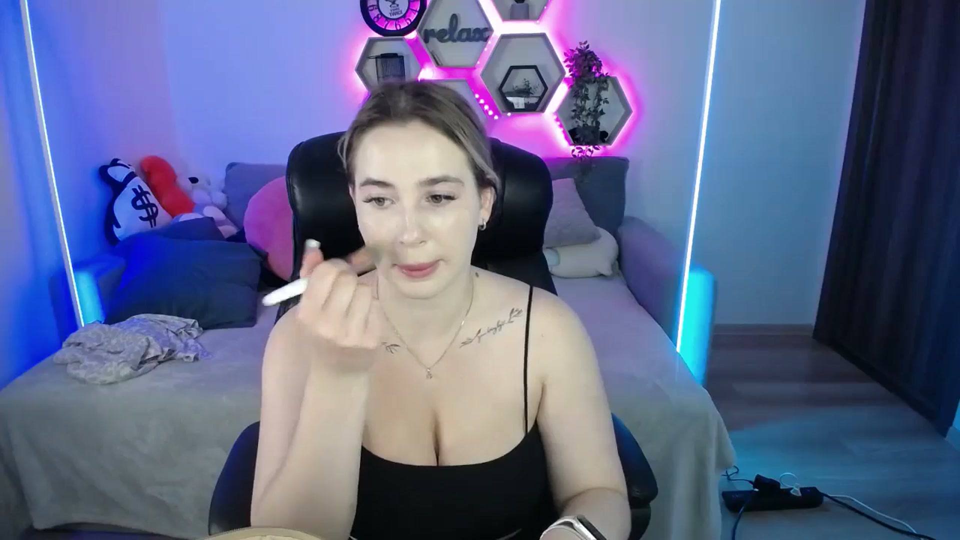 Gallery image thumbnail from SabrinaViolet's myfreecams stream on, 09/16/2025, 09:52 image 4 of 20