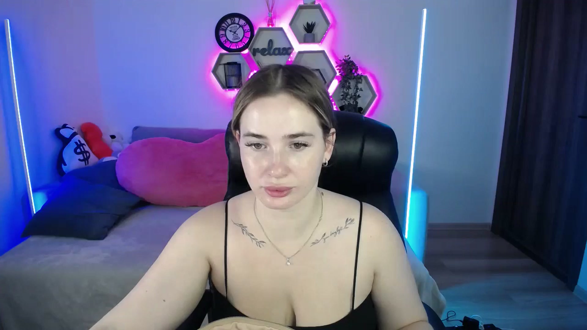 Gallery image thumbnail from SabrinaViolet's myfreecams stream on, 09/17/2025, 09:03 image 2 of 20