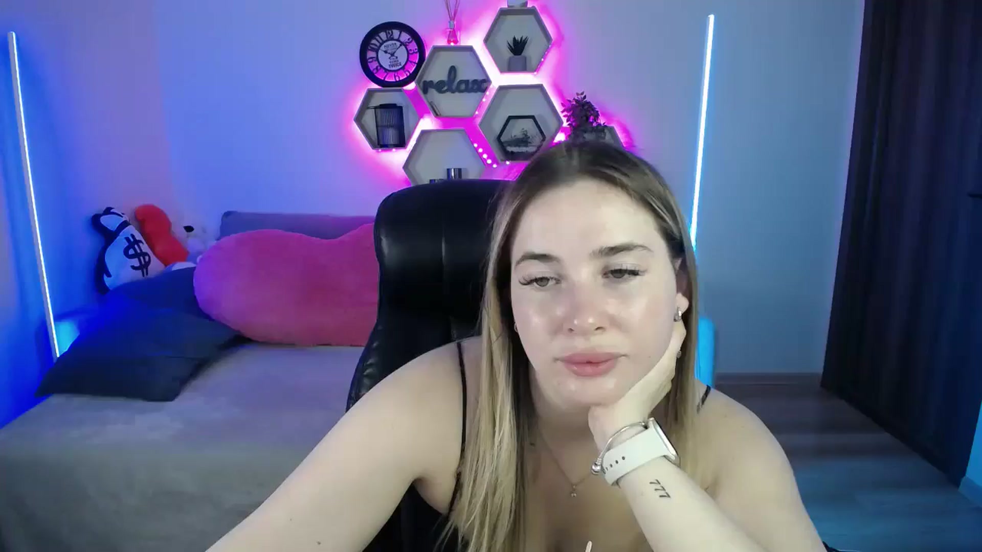 Gallery image thumbnail from SabrinaViolet's myfreecams stream on, 09/17/2025, 09:03 image 1 of 20