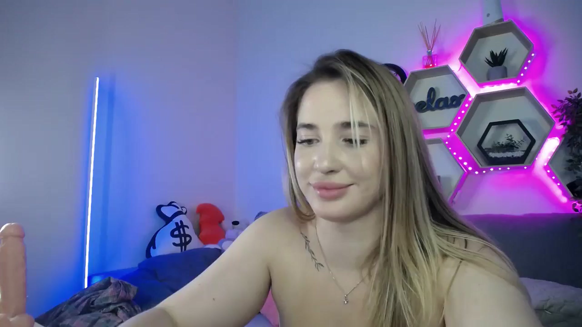 Gallery image thumbnail from SabrinaViolet's myfreecams stream on, 09/17/2025, 12:15 image 2 of 20