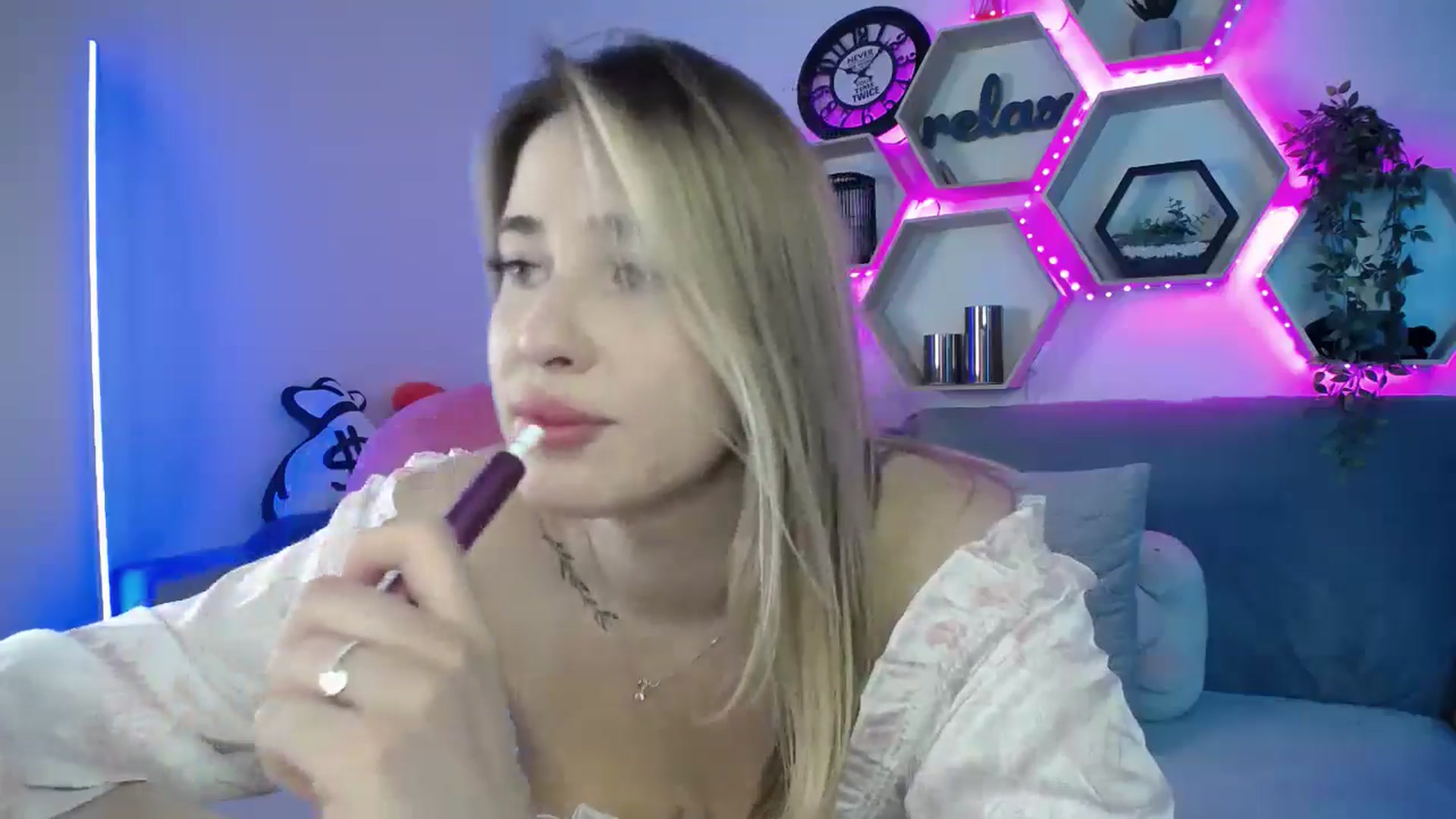 Gallery image thumbnail from SabrinaViolet's myfreecams stream on, 09/20/2025, 12:53 image 10 of 20