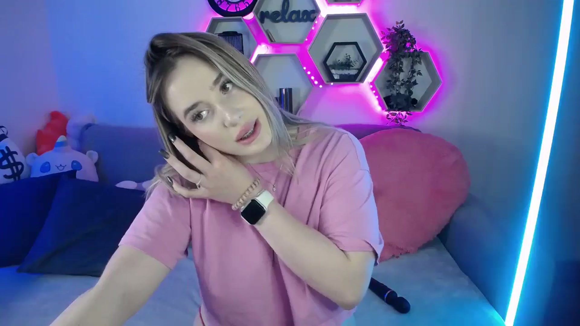 Gallery image thumbnail from SabrinaViolet's myfreecams stream on, 09/24/2025, 12:03 image 13 of 20