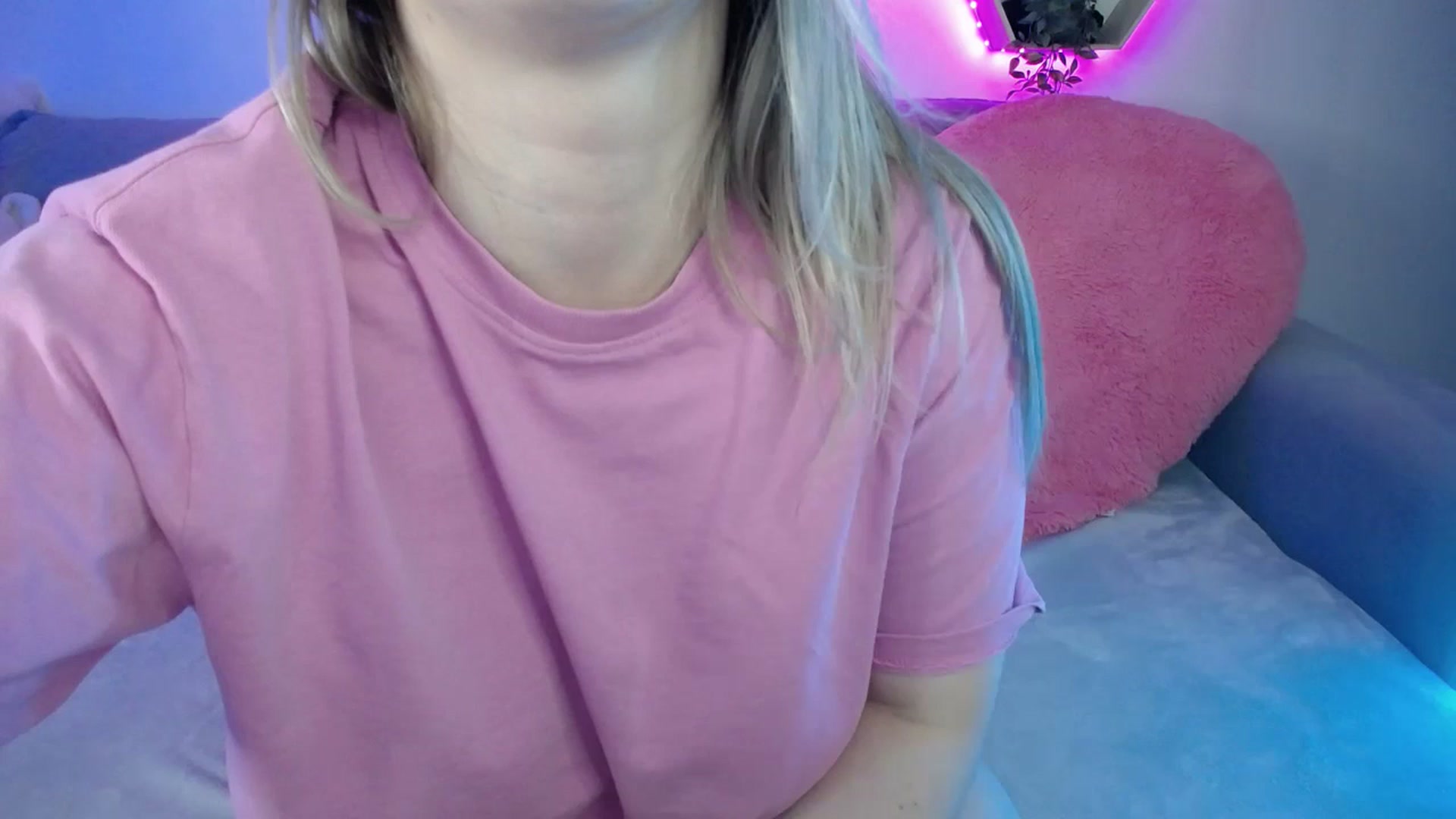 Gallery image thumbnail from SabrinaViolet's myfreecams stream on, 09/24/2025, 12:03 image 17 of 20