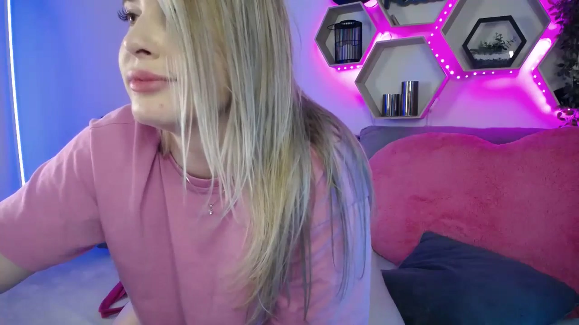 Gallery image thumbnail from SabrinaViolet's myfreecams stream on, 09/24/2025, 12:45 image 14 of 20
