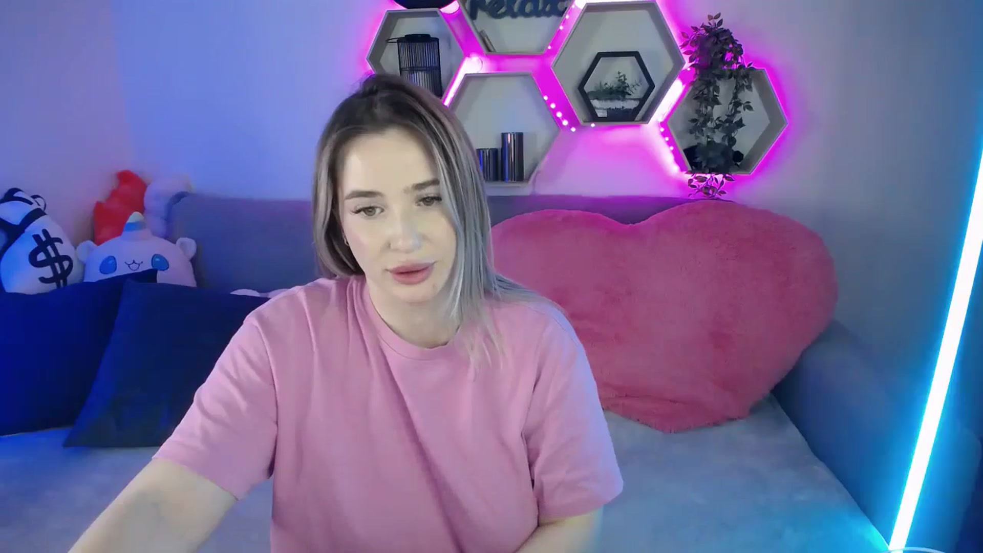Gallery image thumbnail from SabrinaViolet's myfreecams stream on, 09/24/2025, 14:01 image 10 of 20