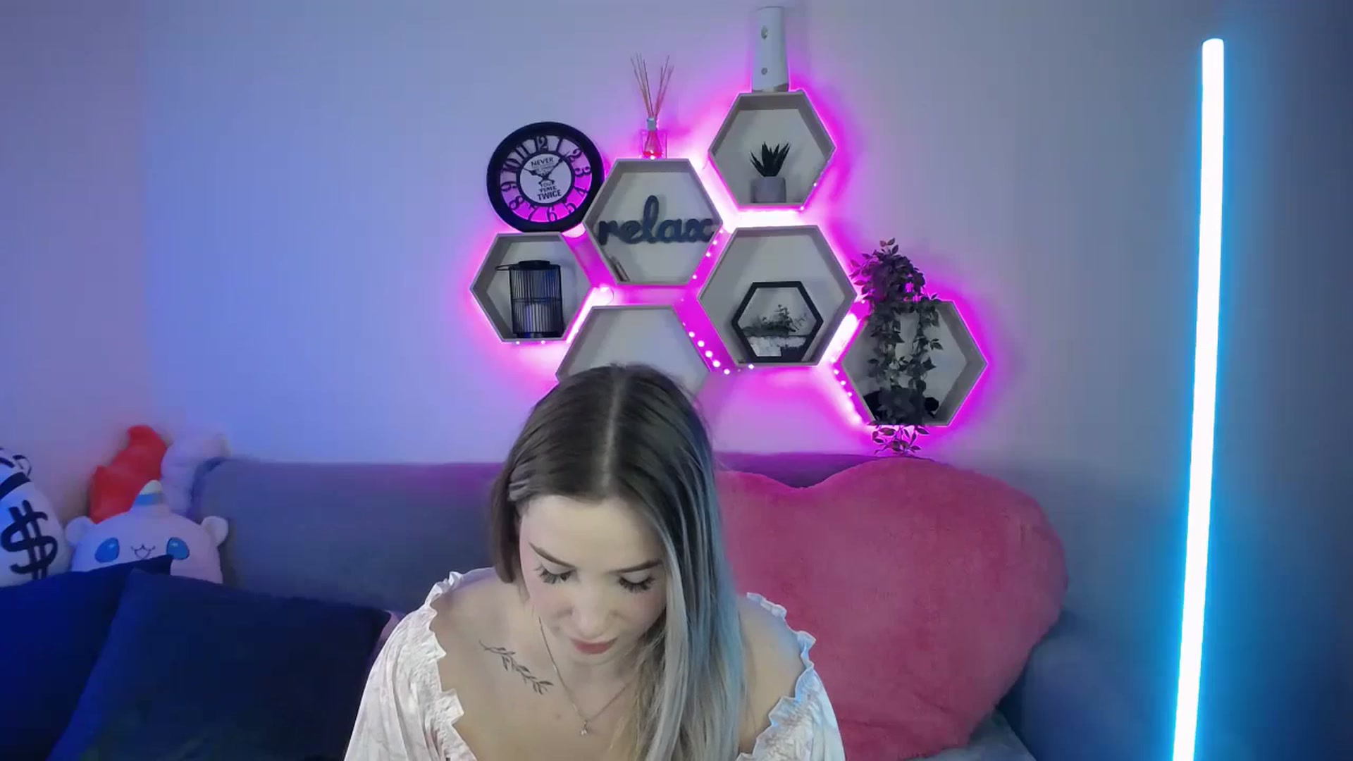 Gallery image thumbnail from SabrinaViolet's myfreecams stream on, 09/26/2025, 10:35 image 5 of 20