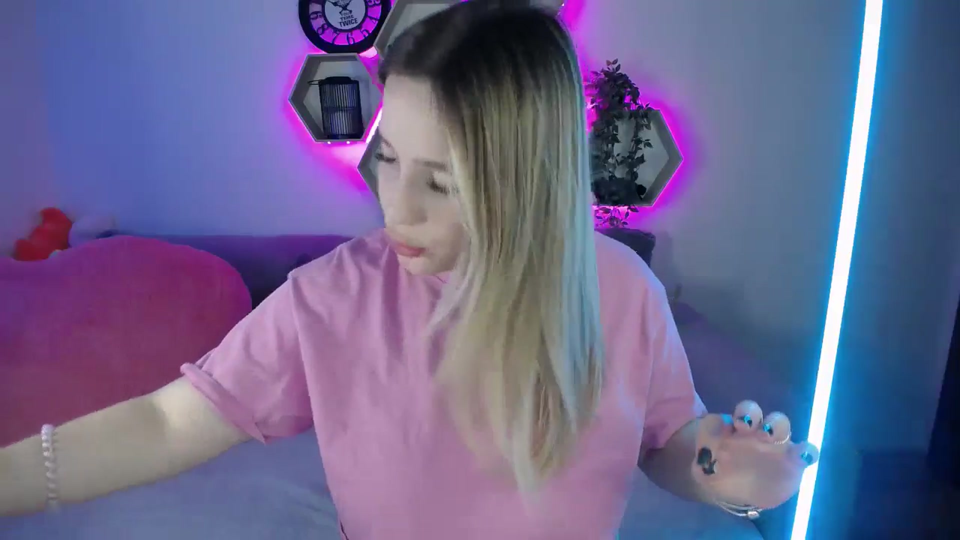 Gallery image thumbnail from SabrinaViolet's myfreecams stream on, 09/30/2025, 11:04 image 8 of 20